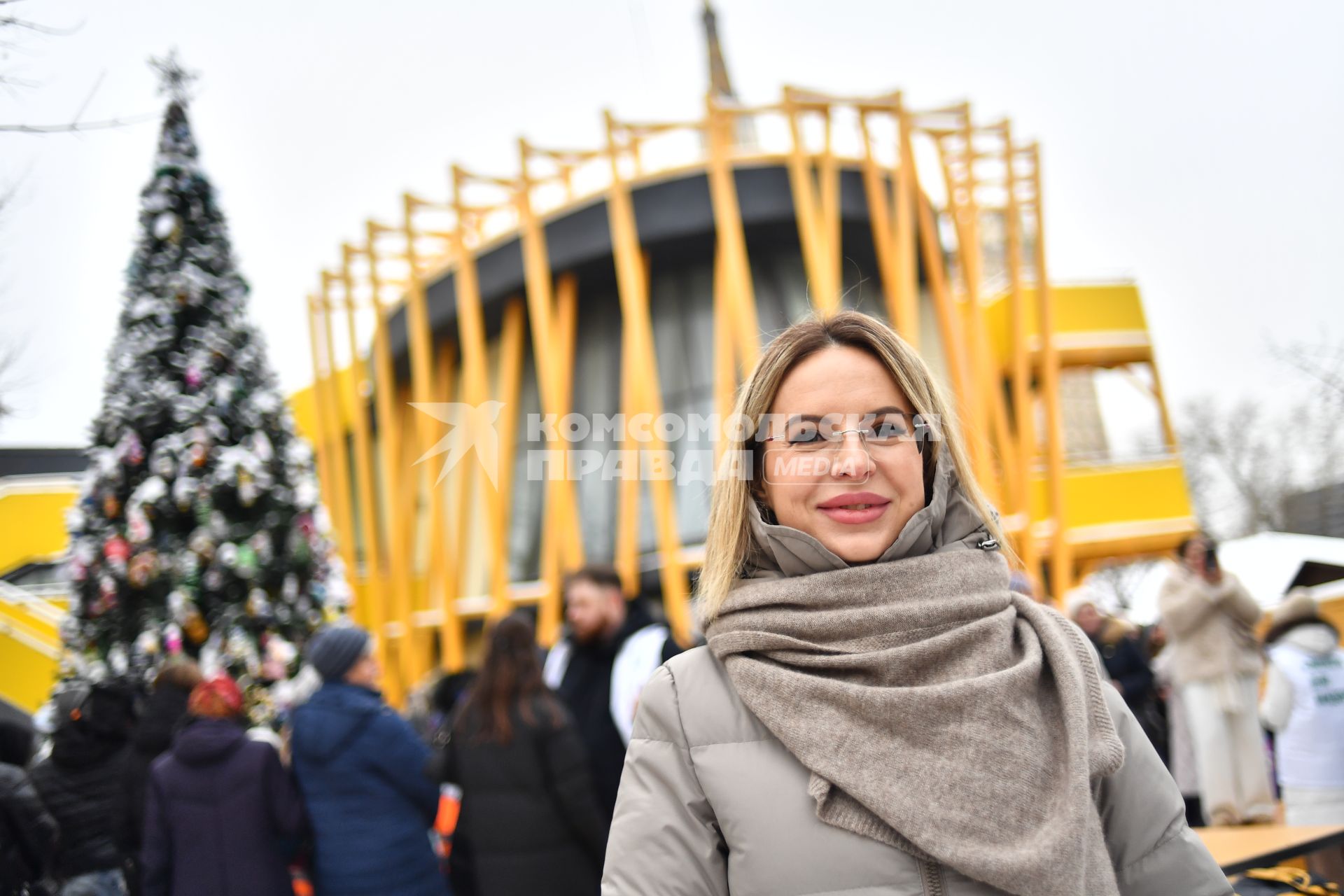 В Московском зоопарке открыли главную экоёлку страны