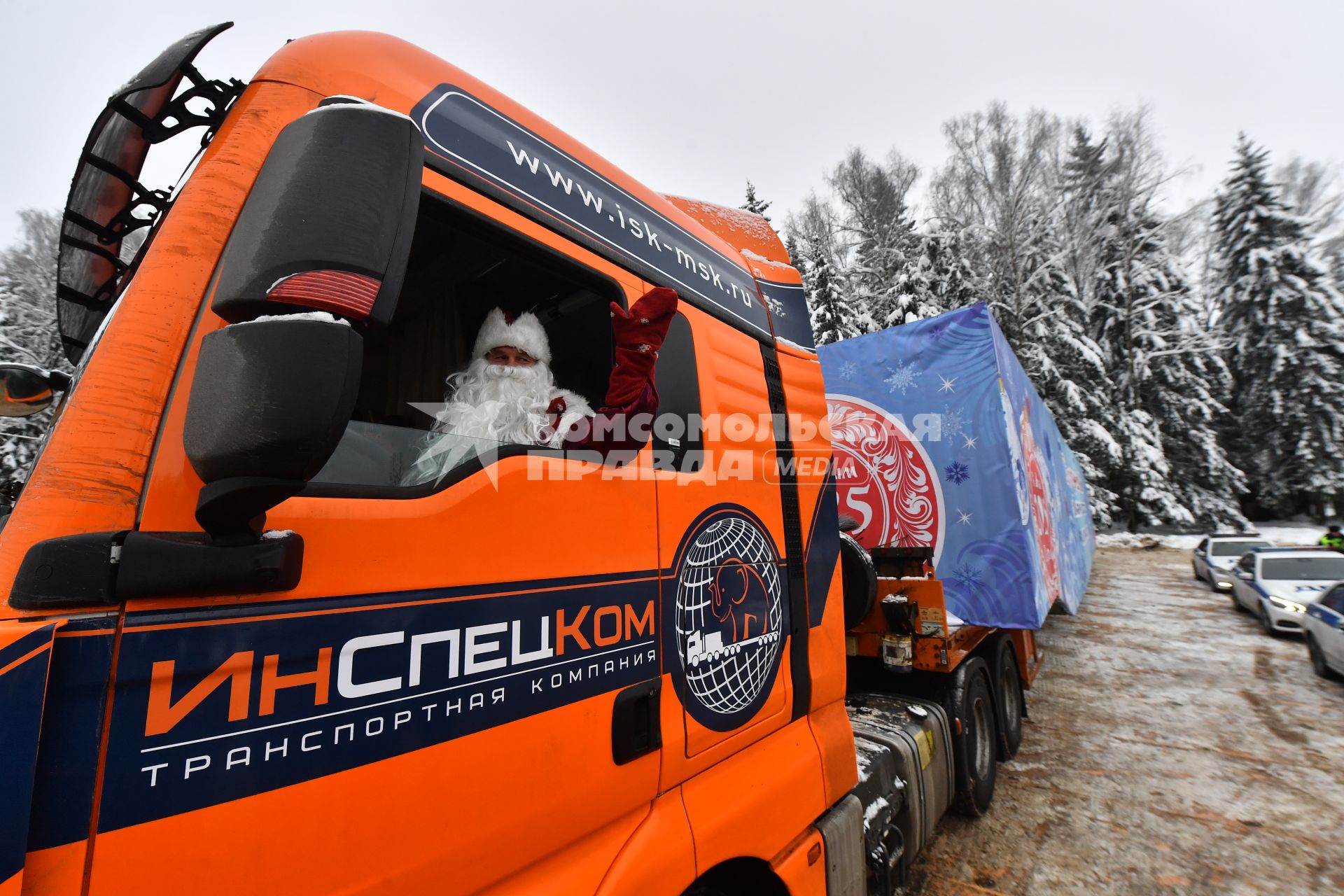 Отправка главной новогодней елки в Кремль