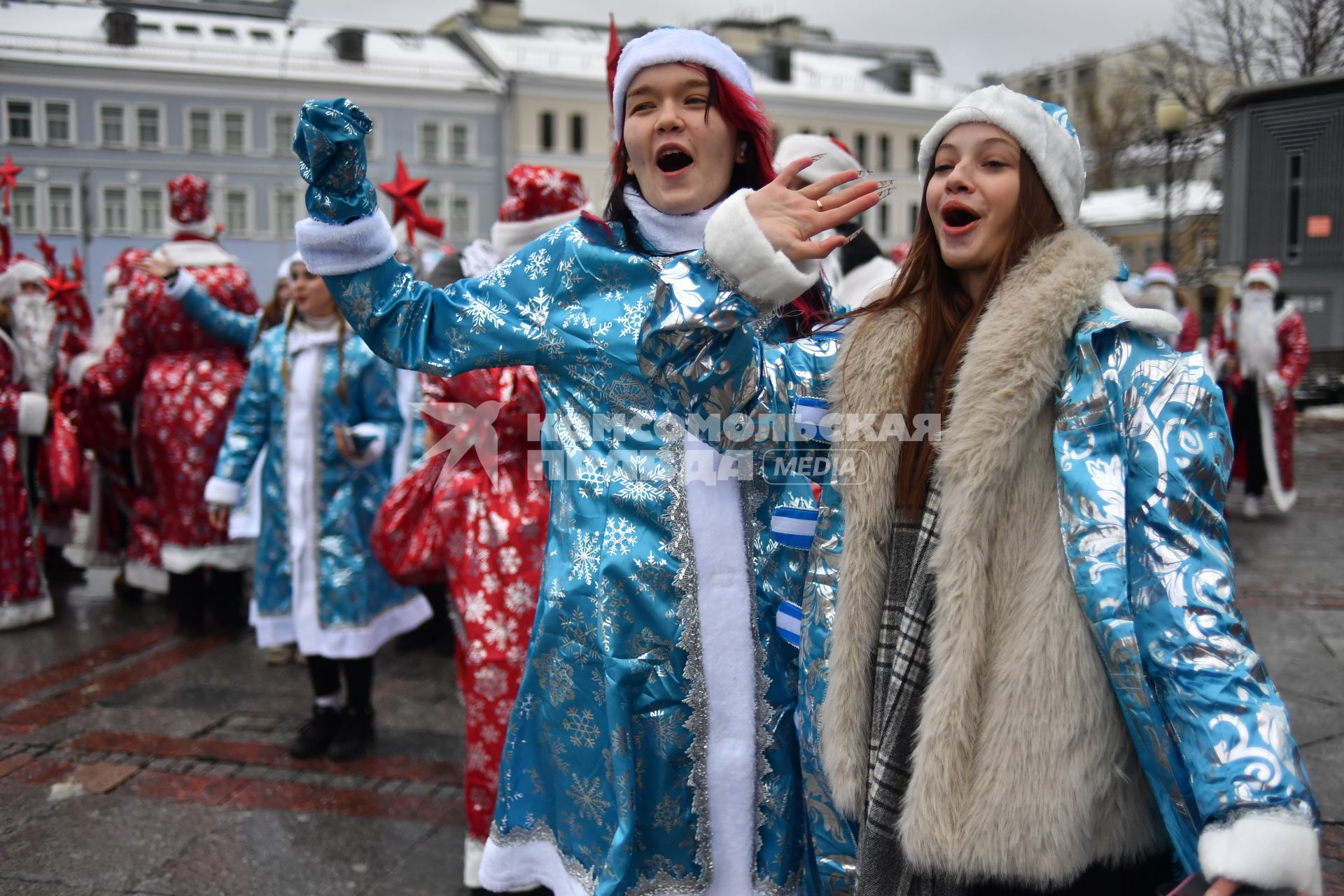 Шествие Дедов Морозов и Снегурочек в Москве