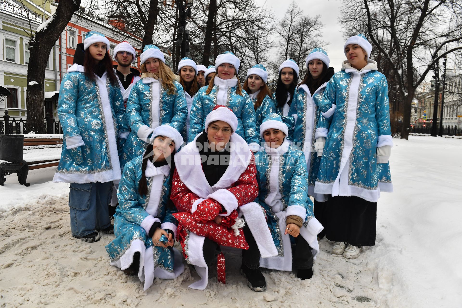 Шествие Дедов Морозов и Снегурочек в Москве