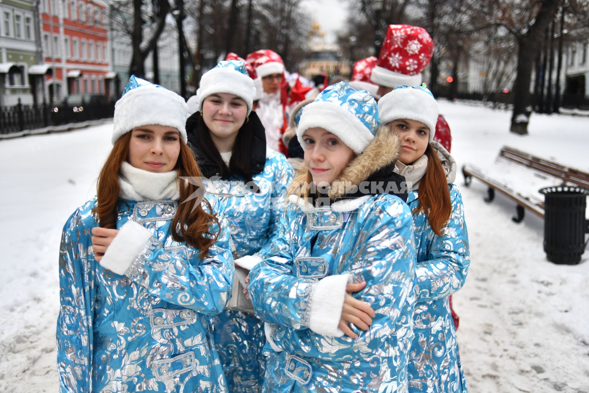 Шествие Дедов Морозов и Снегурочек в Москве