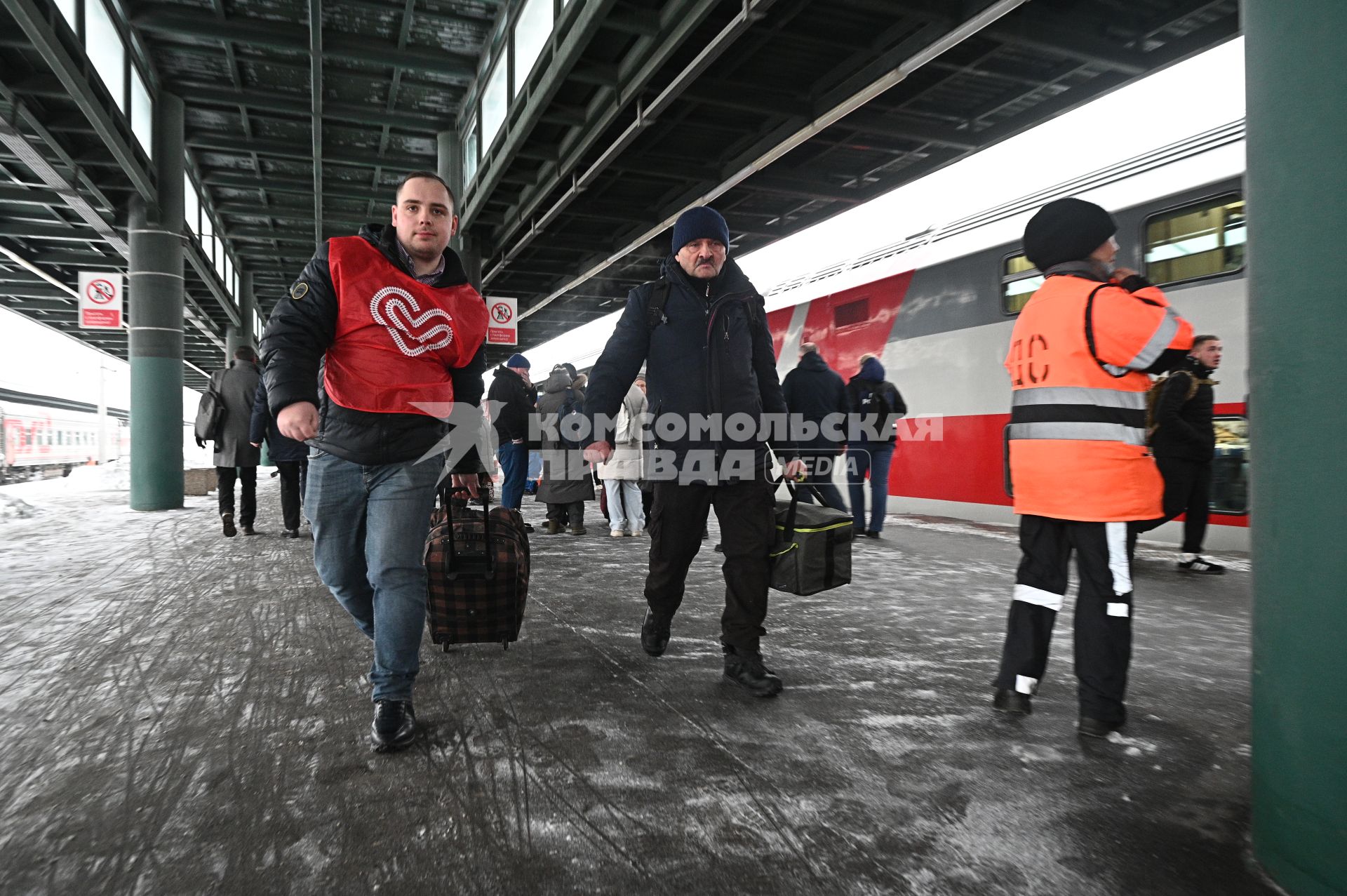 Встреча пассажиров пострадавшего поезда Мурманск - Санкт-Петербург\"