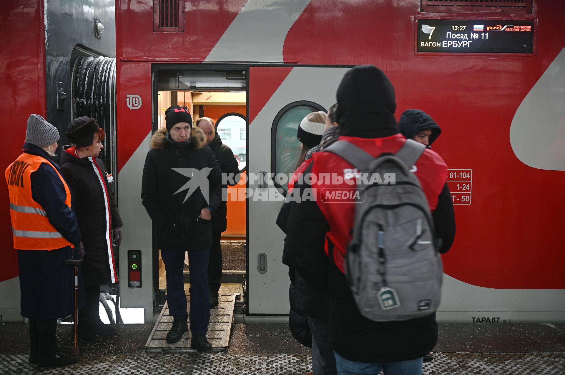 Встреча пассажиров пострадавшего поезда Мурманск - Санкт-Петербург\"