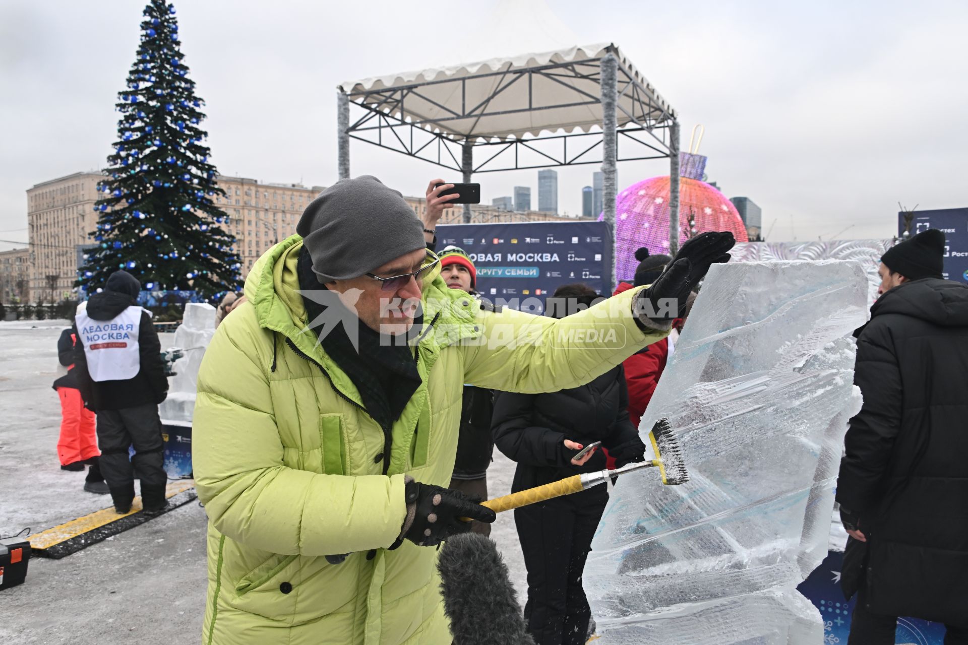 Новогодний фестиваль Ледовая Москва. В кругу семьи\"