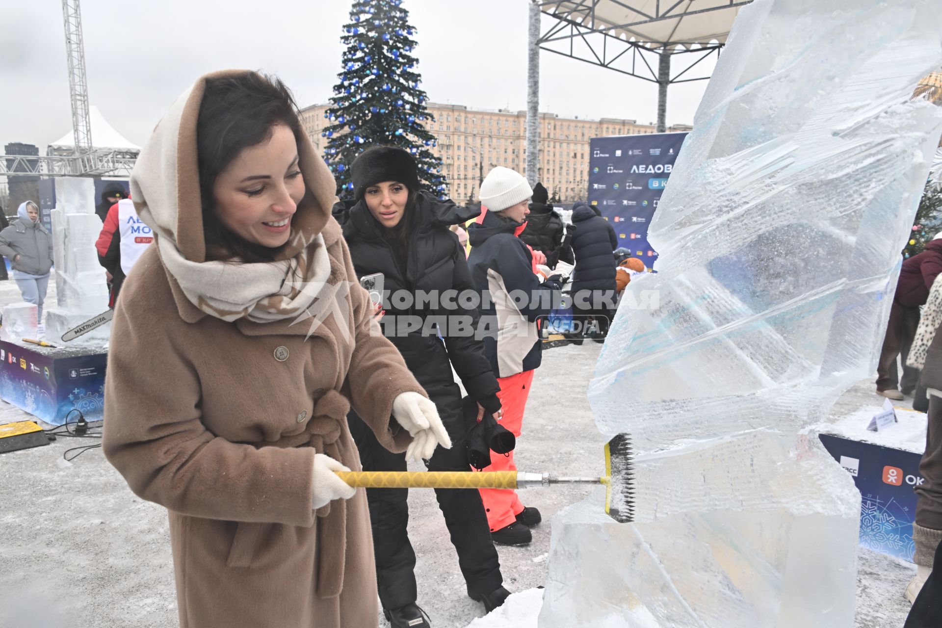 Новогодний фестиваль Ледовая Москва. В кругу семьи\"