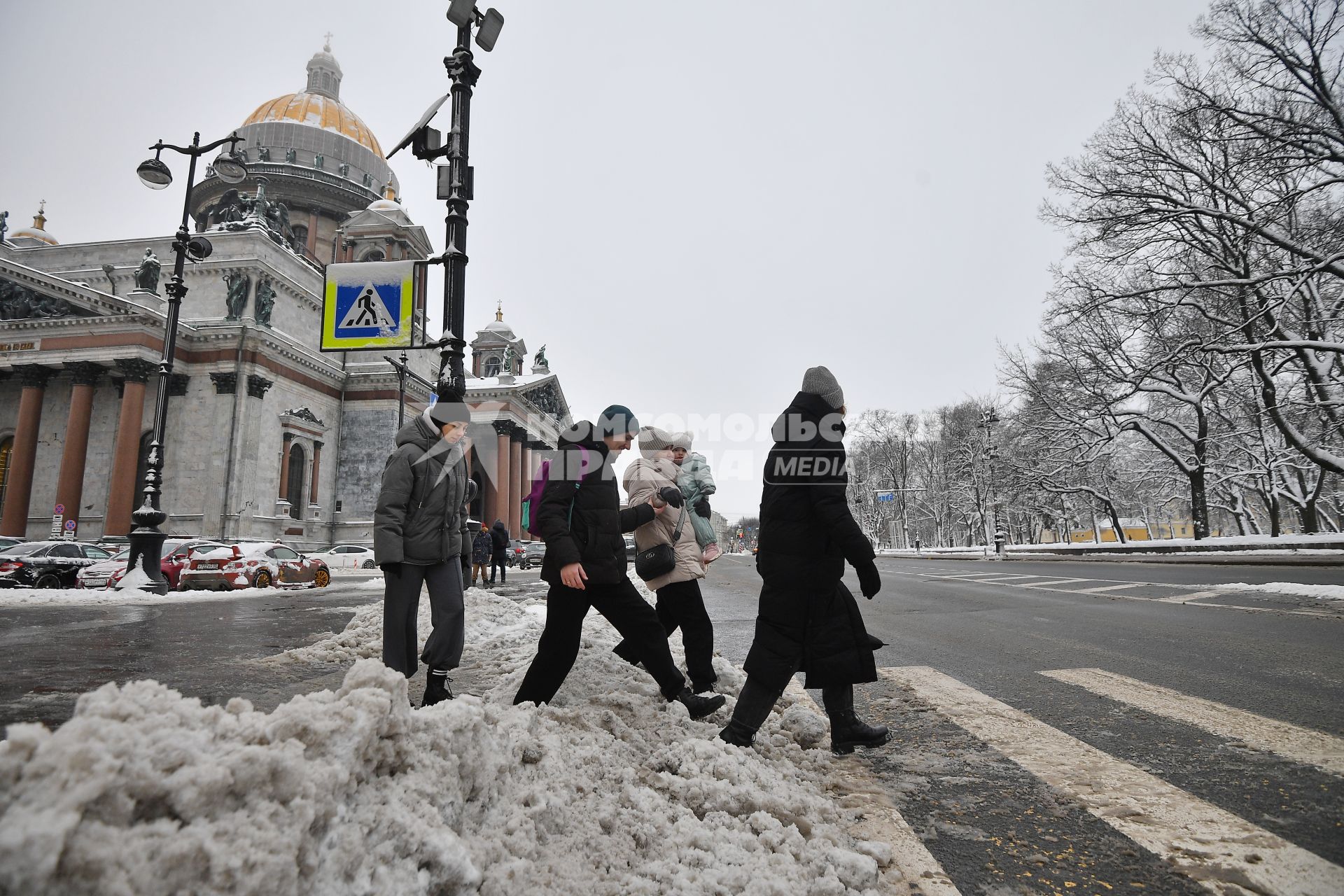 Уборка снега в Санкт-Петербурге