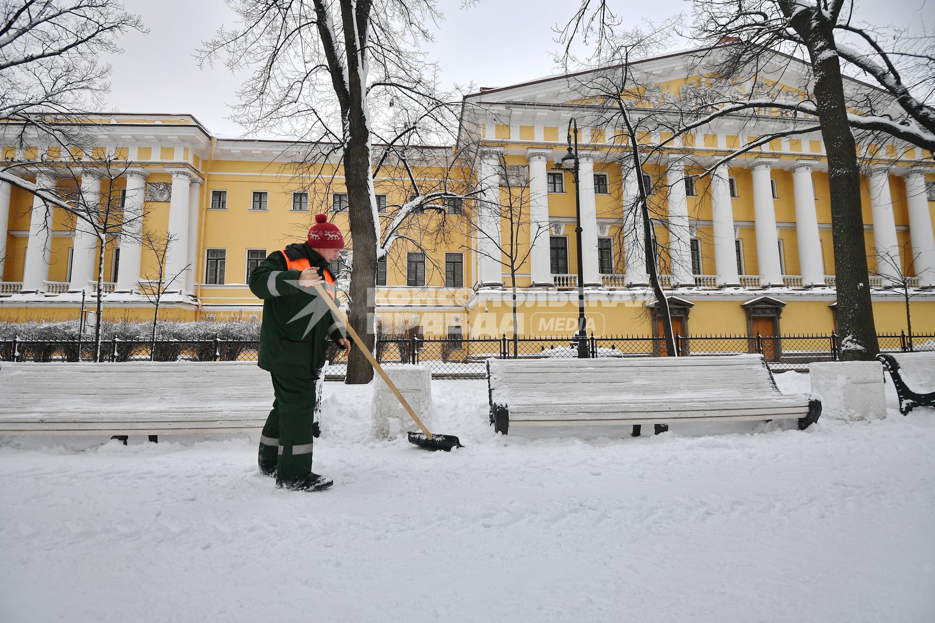 Уборка снега в Санкт-Петербурге