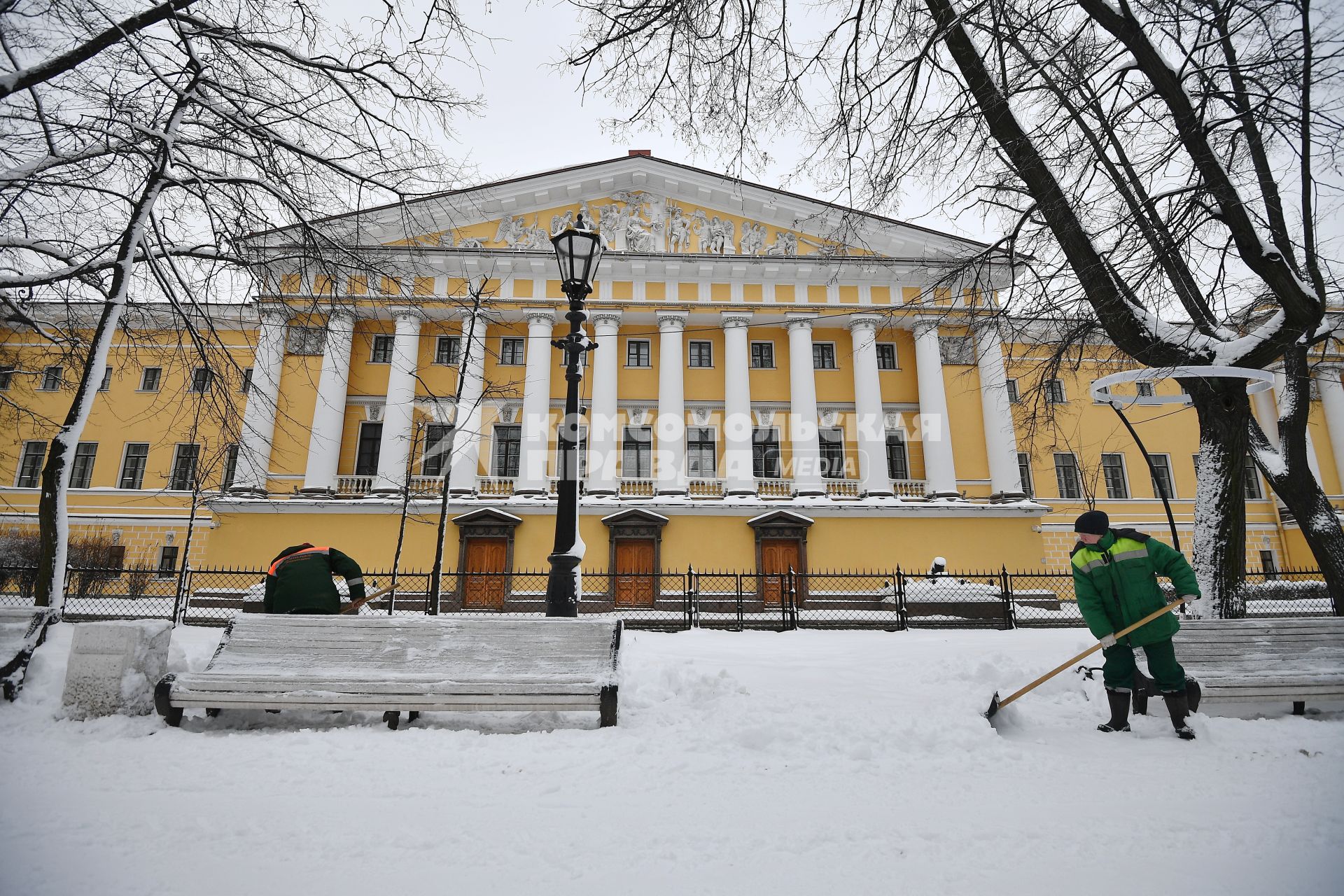 Уборка снега в Санкт-Петербурге