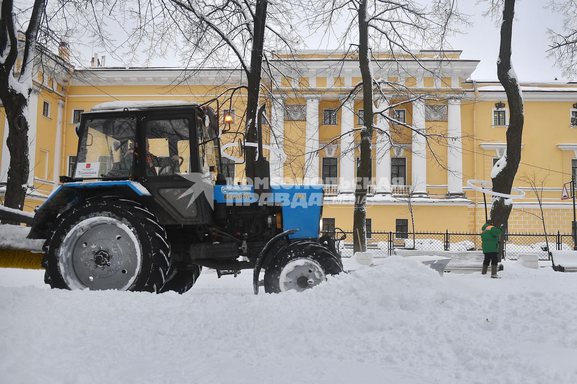 Уборка снега в Санкт-Петербурге