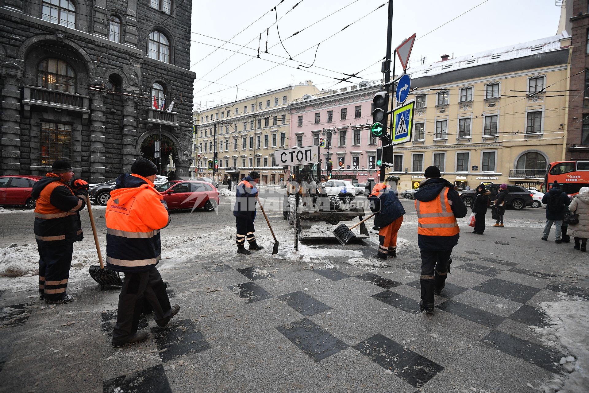 Уборка снега в Санкт-Петербурге