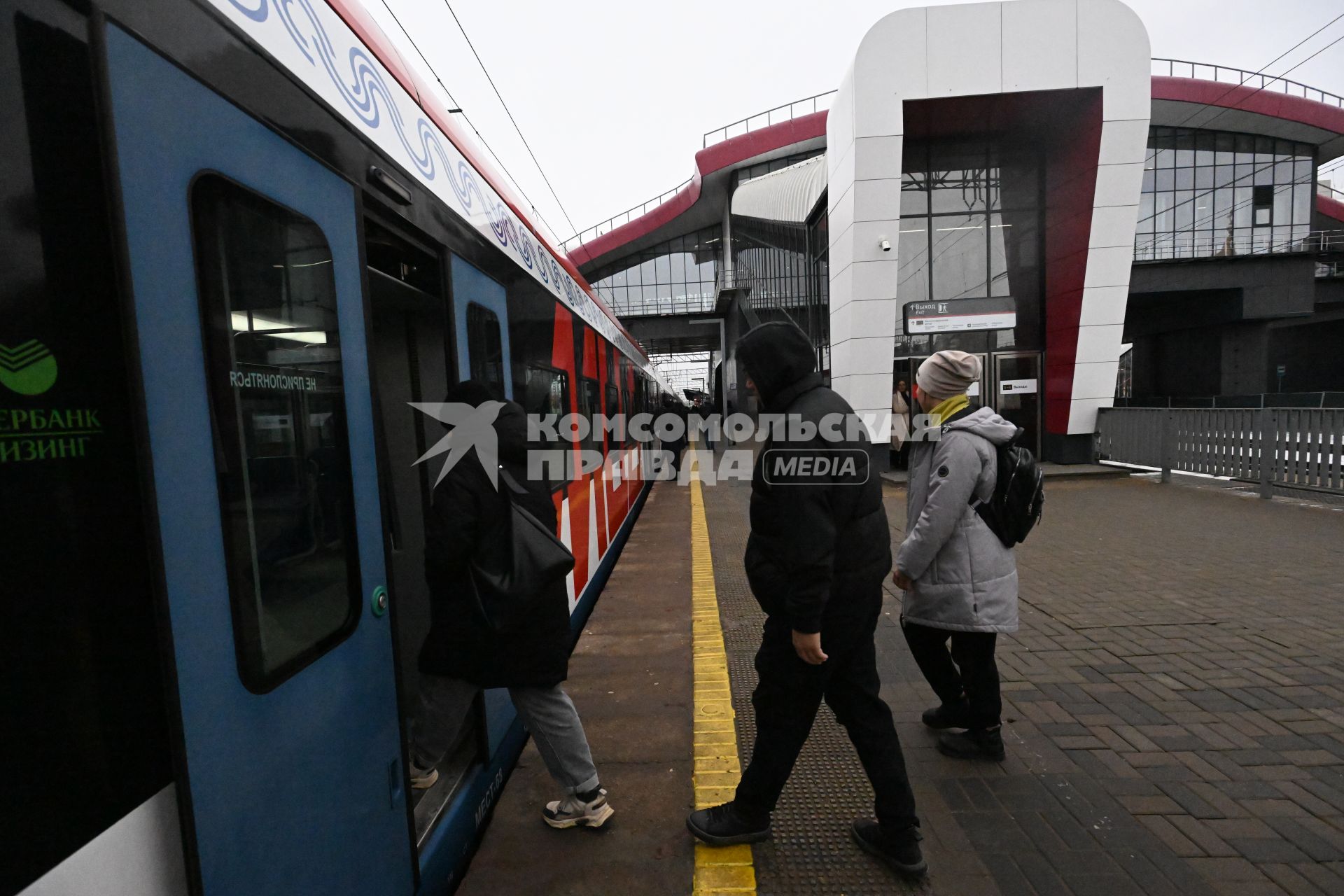 Открытие после реконструкции московского городского вокзала \"Щербинка\" в Москве