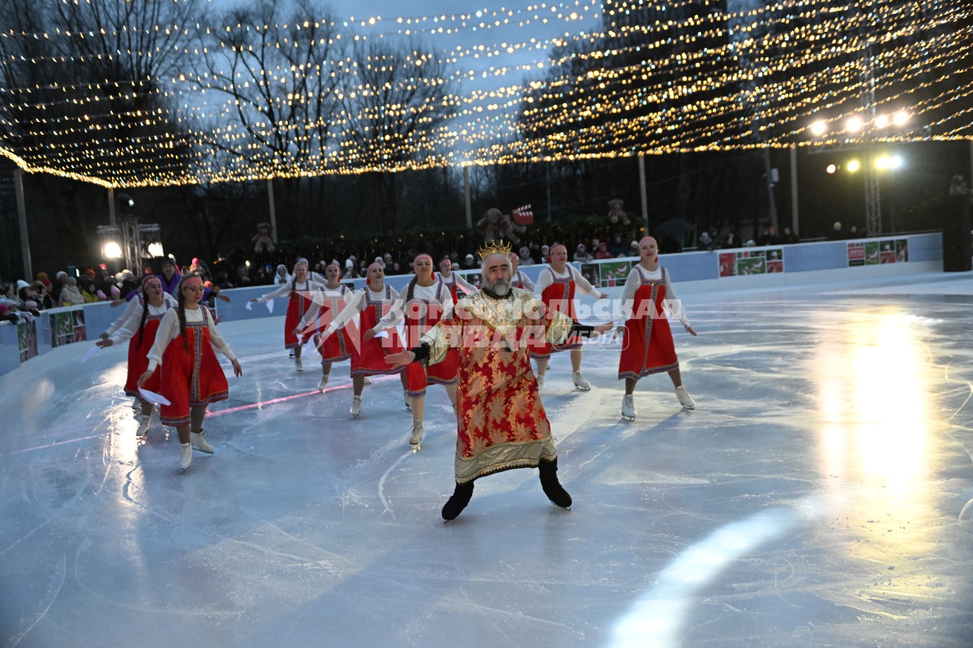 Ледовое выступление \"Советское ретро\" в Москве