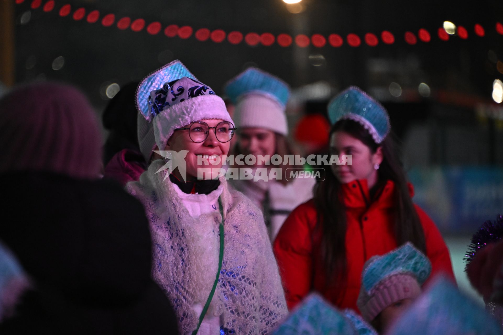 Флешмоб Снегурочки на катке\"