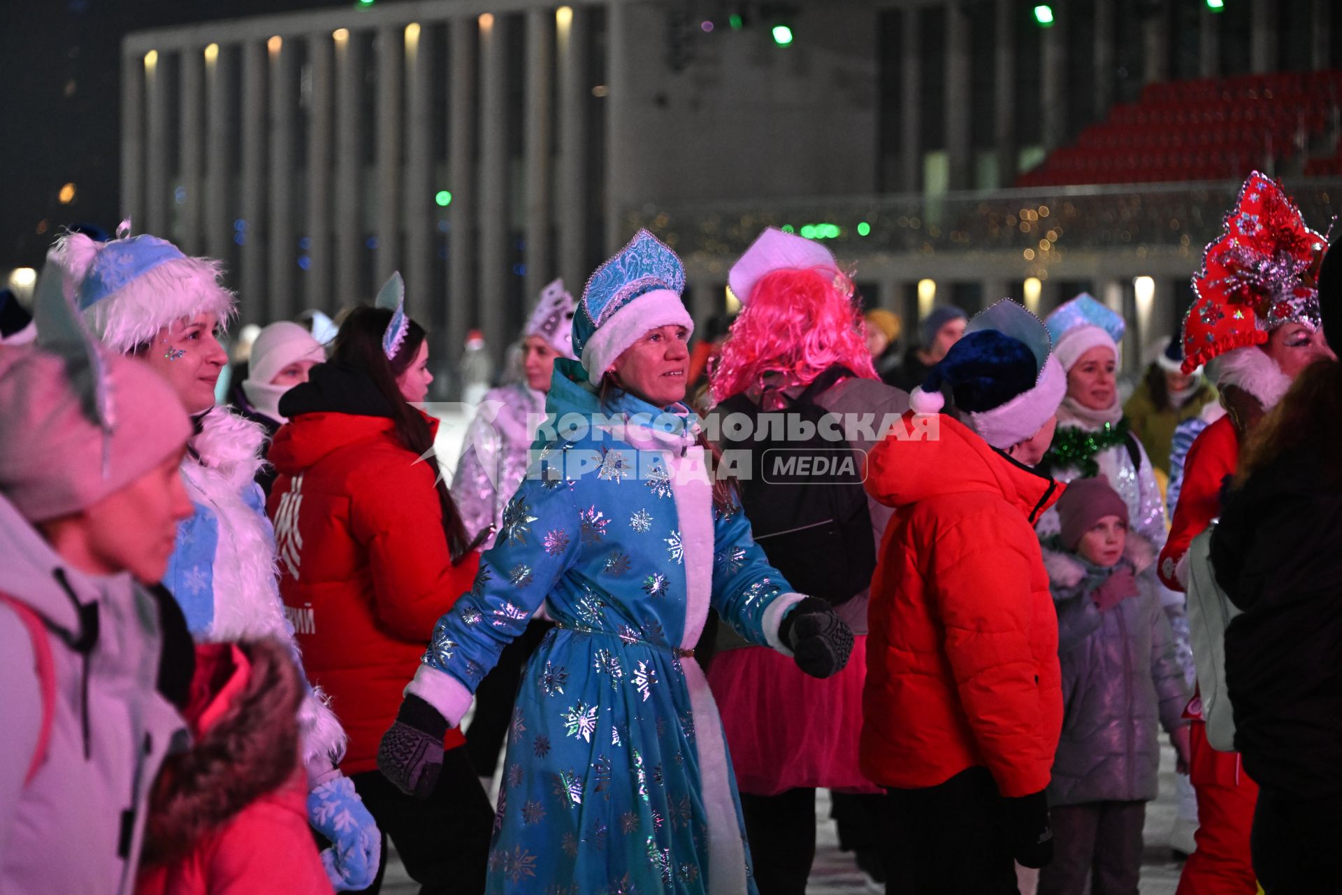 Флешмоб Снегурочки на катке\"