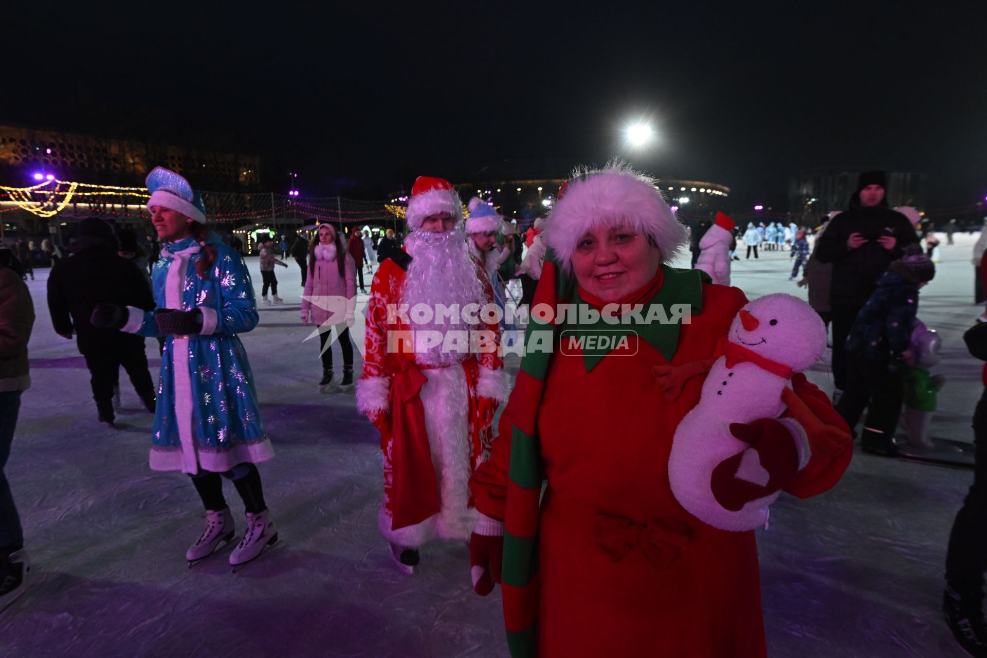 Флешмоб Снегурочки на катке\"