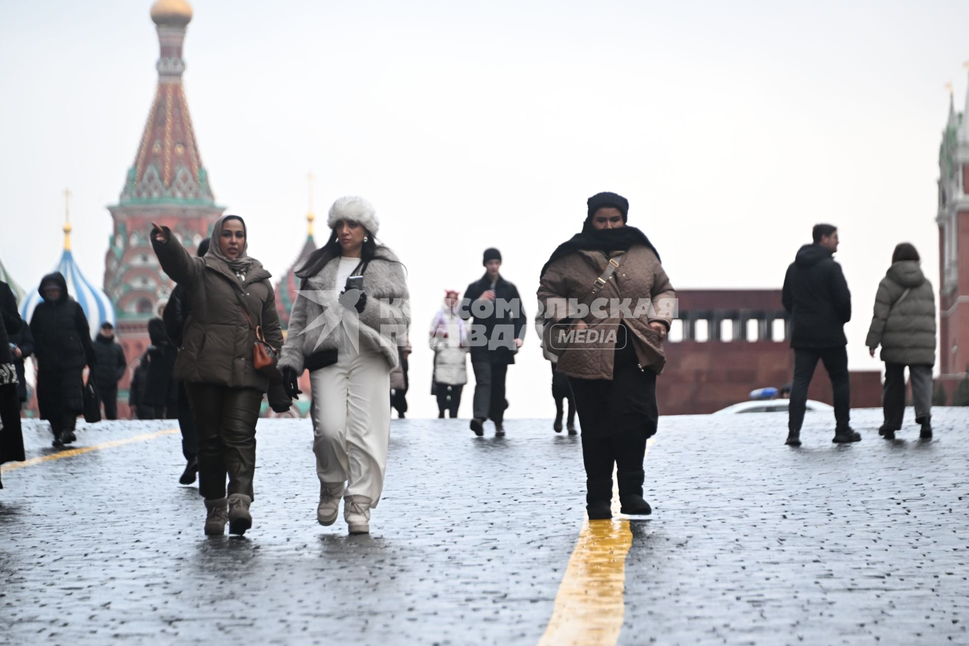 Туристы в Москве