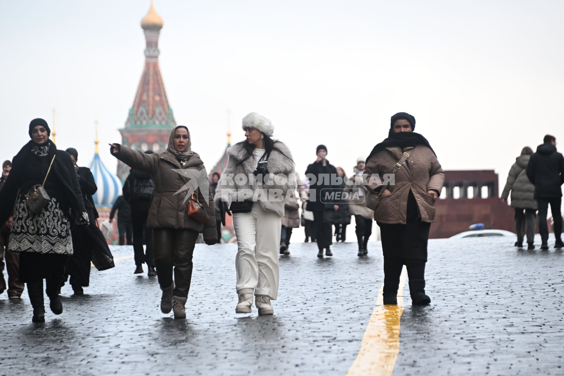 Туристы в Москве