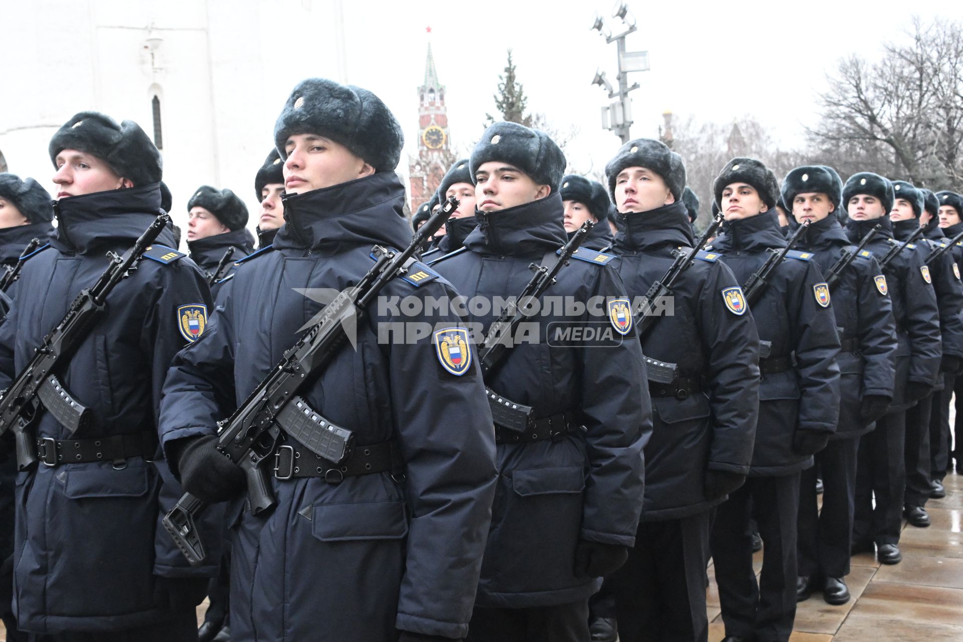 Церемония приведения к присяге военнослужащих Президентского полка на Соборной площади Кремля