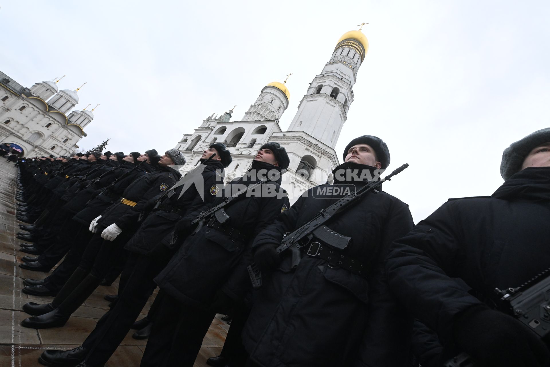 Церемония приведения к присяге военнослужащих Президентского полка на Соборной площади Кремля