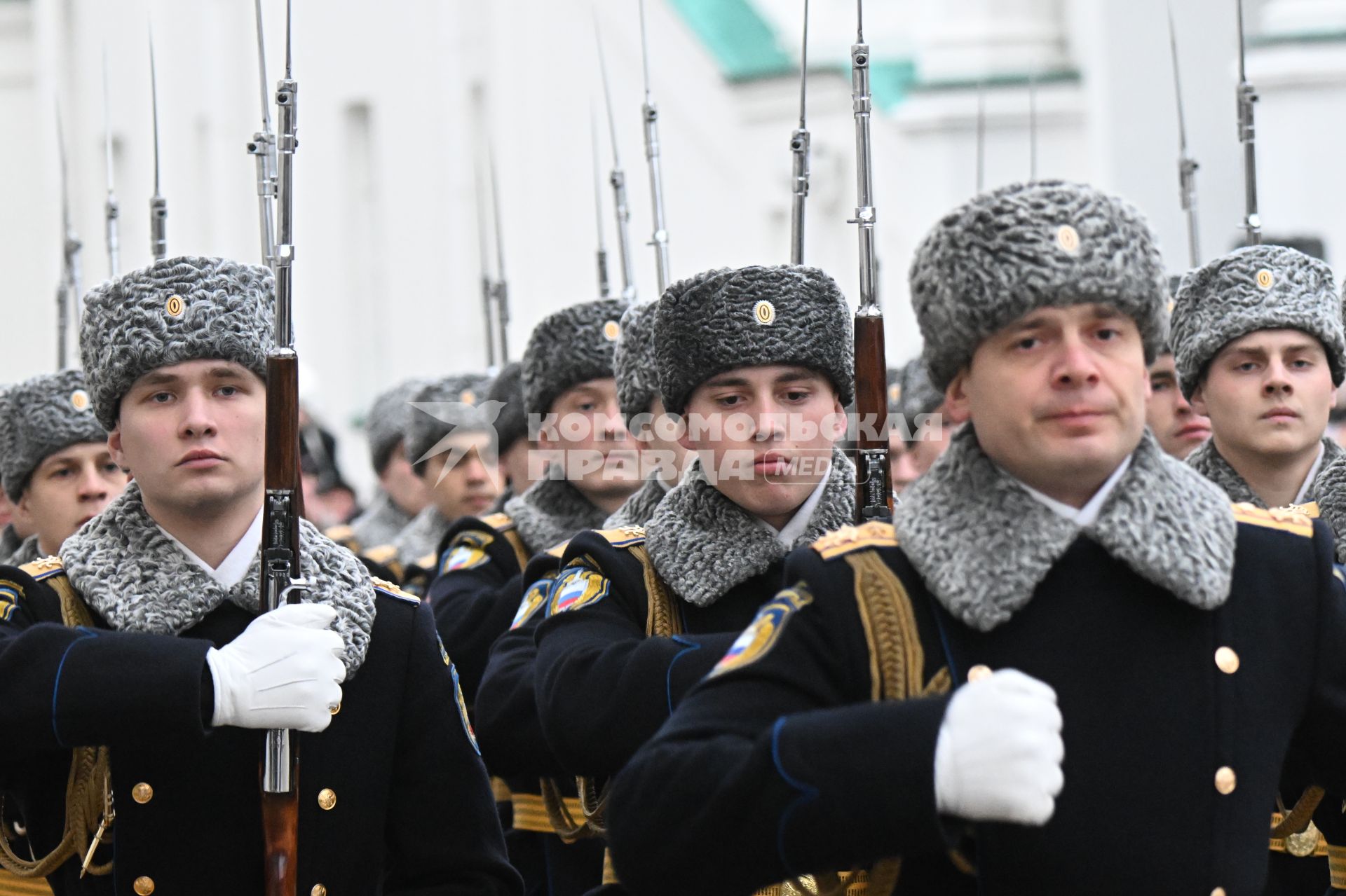 Церемония приведения к присяге военнослужащих Президентского полка на Соборной площади Кремля