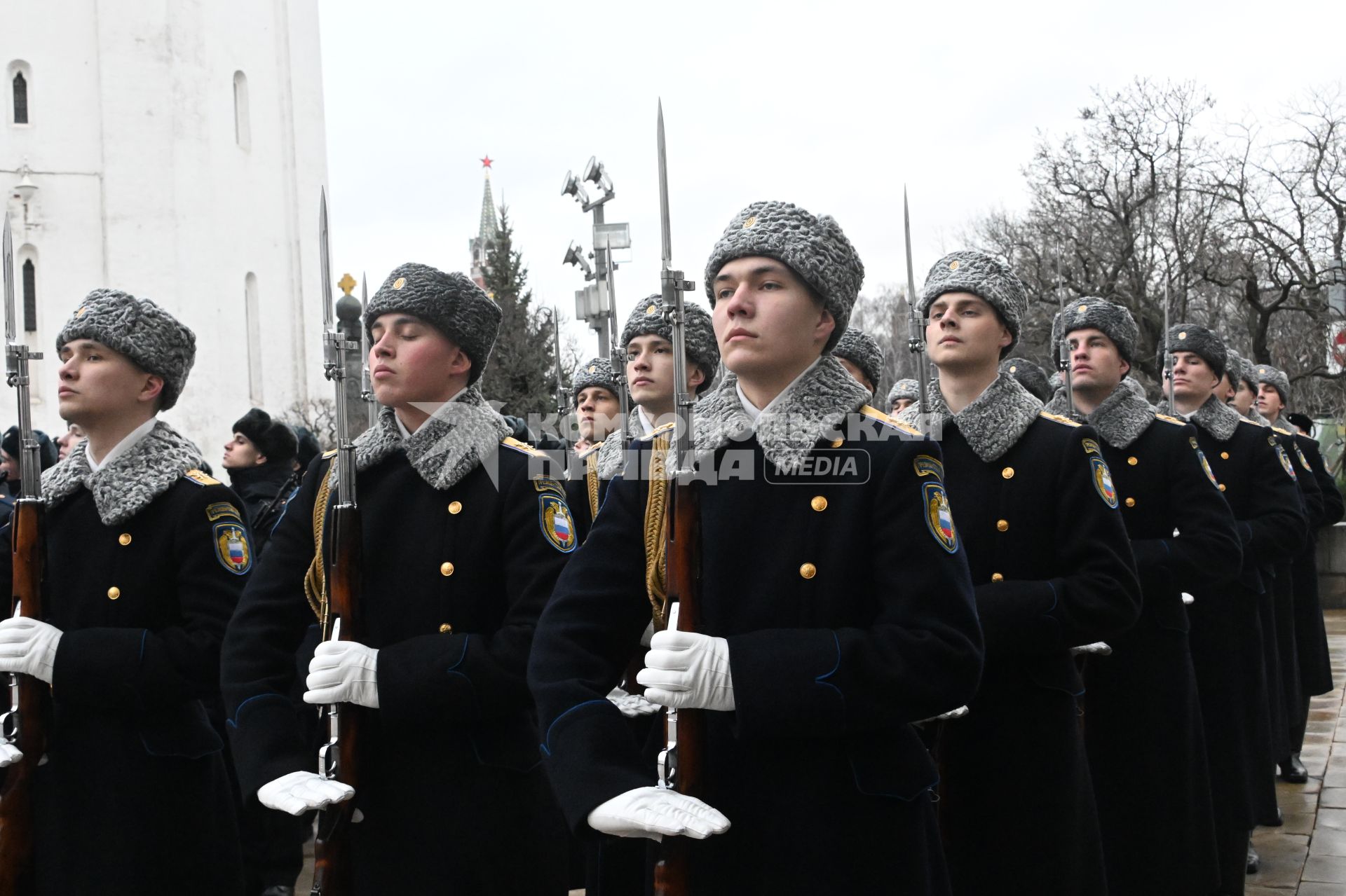 Церемония приведения к присяге военнослужащих Президентского полка на Соборной площади Кремля