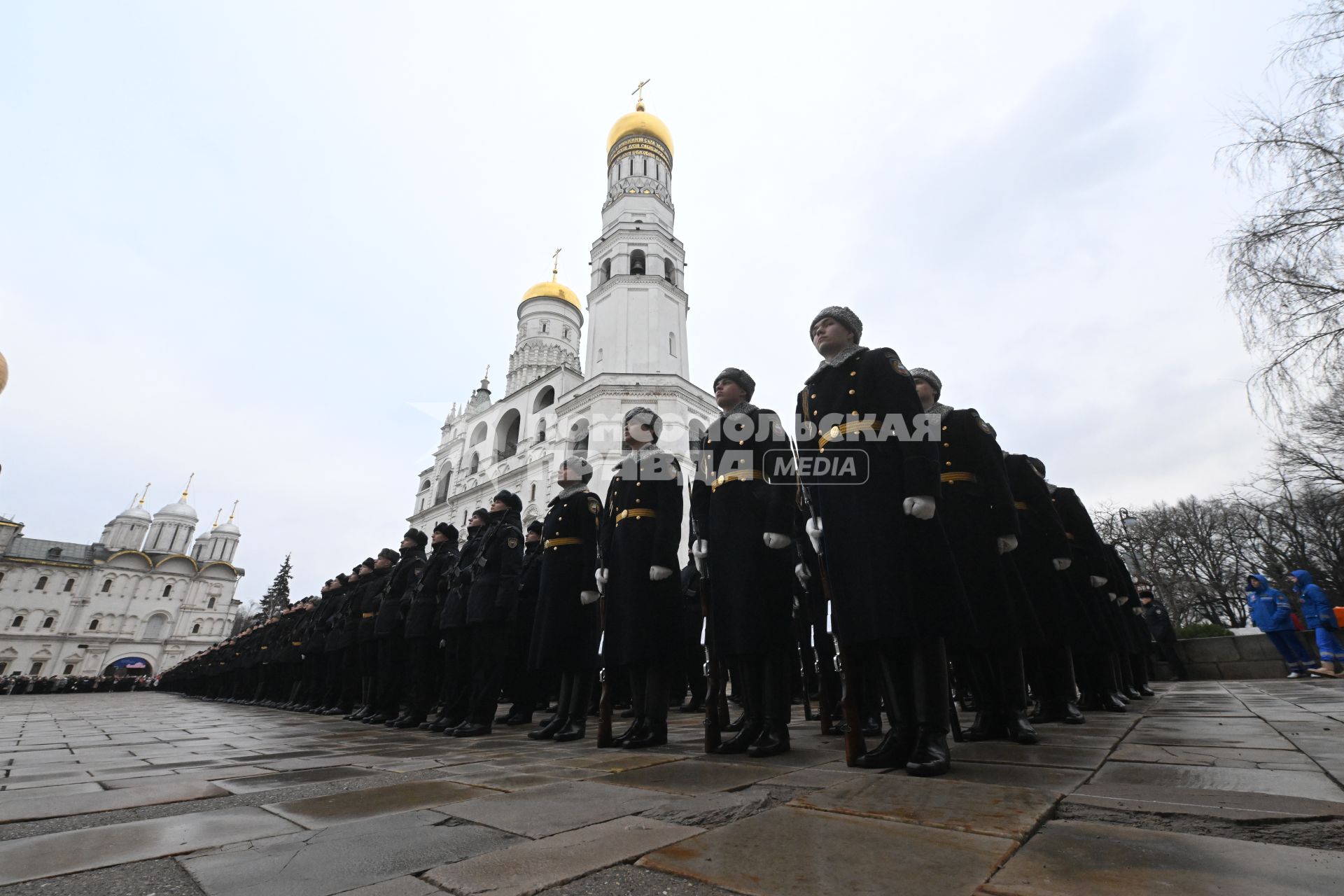 Церемония приведения к присяге военнослужащих Президентского полка на Соборной площади Кремля