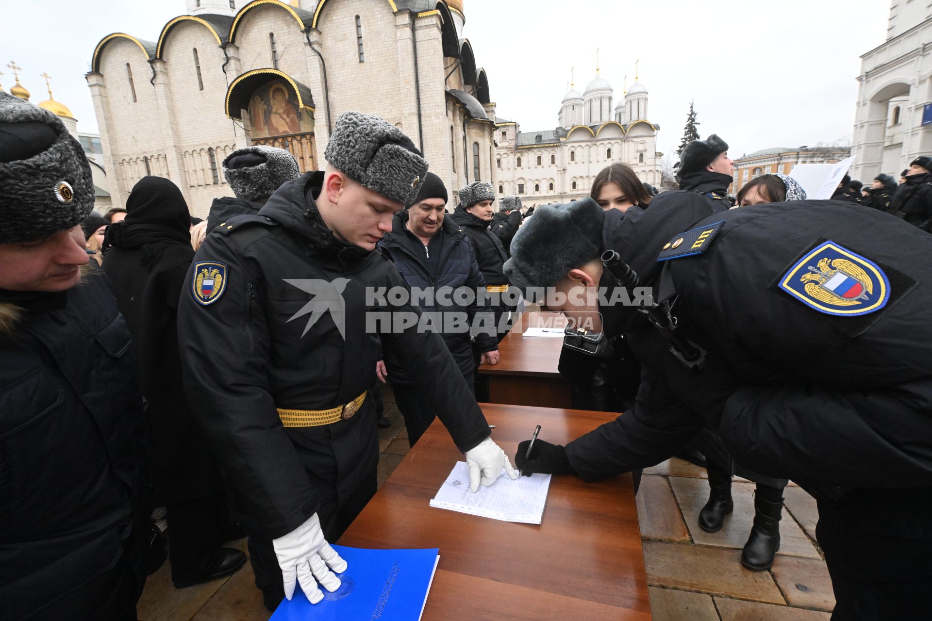 Церемония приведения к присяге военнослужащих Президентского полка на Соборной площади Кремля