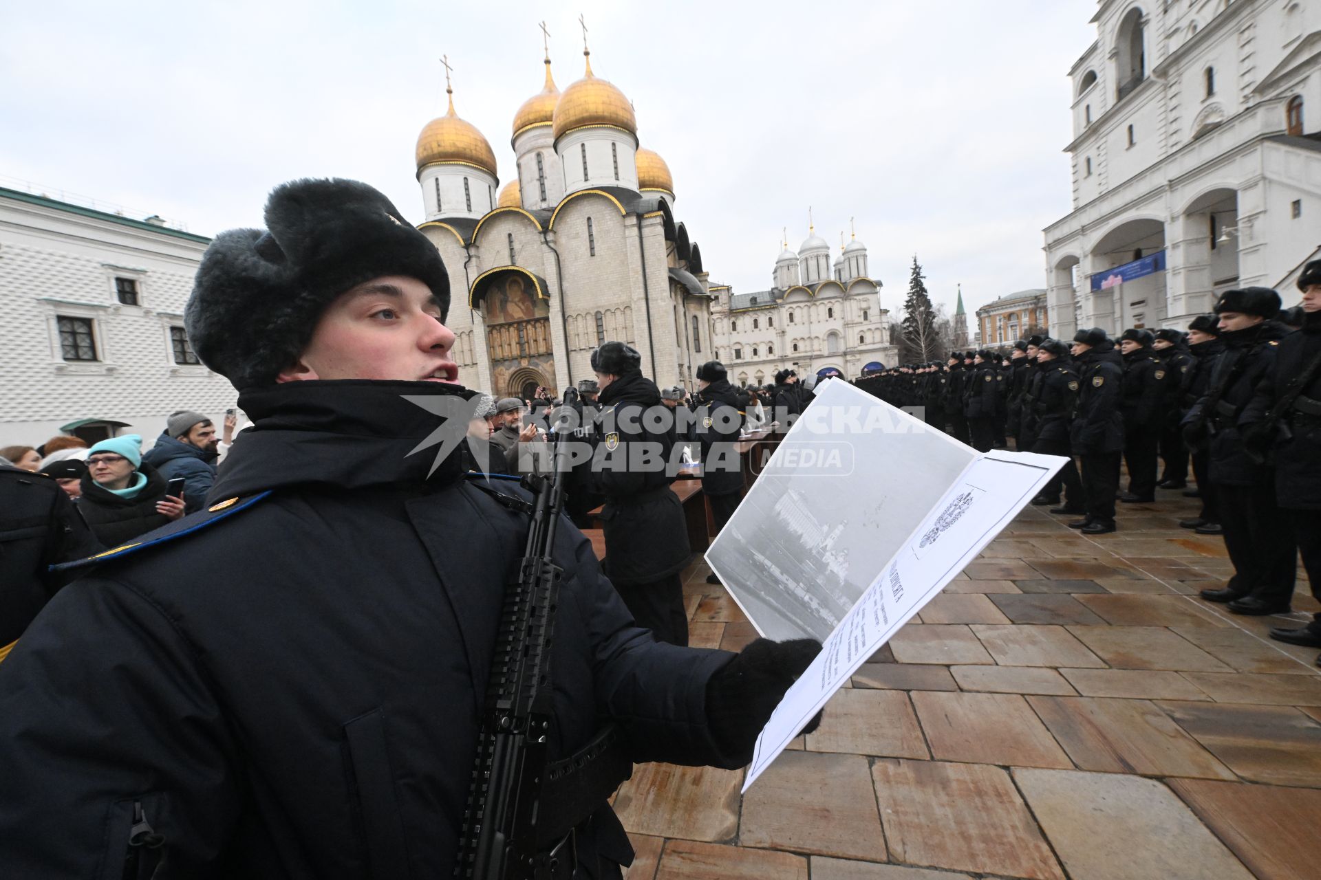 Церемония приведения к присяге военнослужащих Президентского полка на Соборной площади Кремля