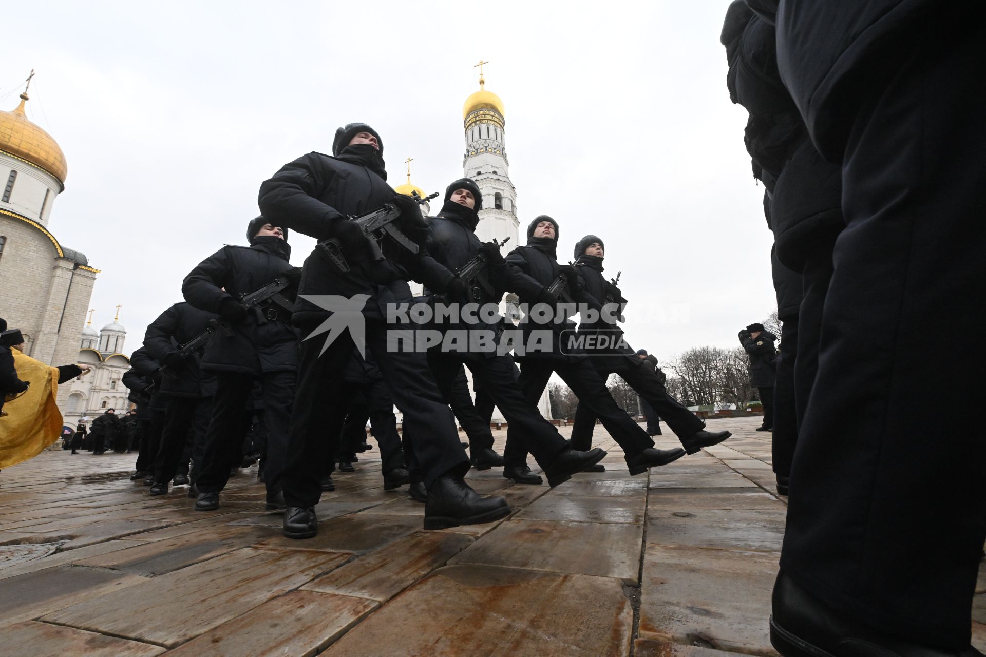 Церемония приведения к присяге военнослужащих Президентского полка на Соборной площади Кремля