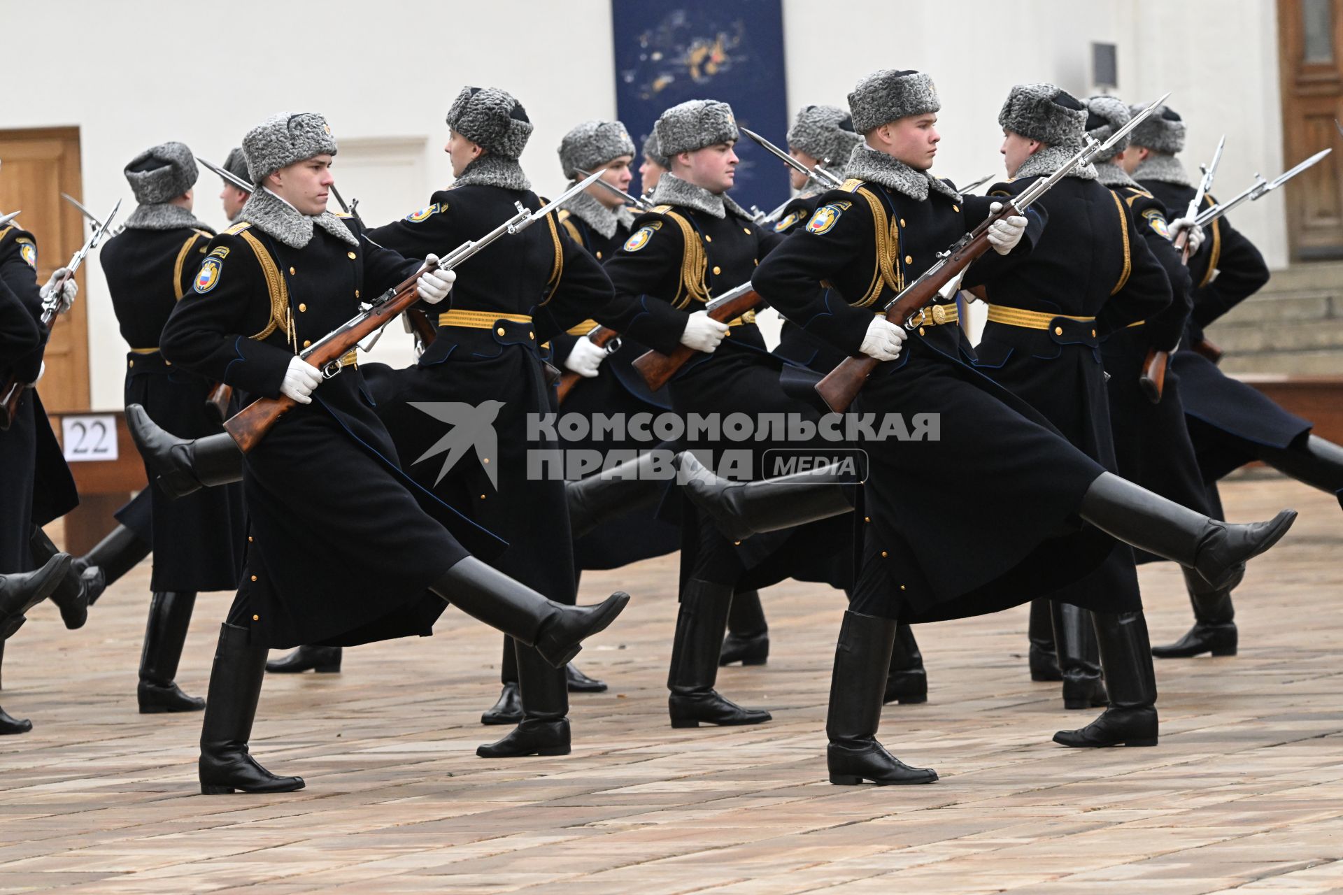 Церемония приведения к присяге военнослужащих Президентского полка на Соборной площади Кремля