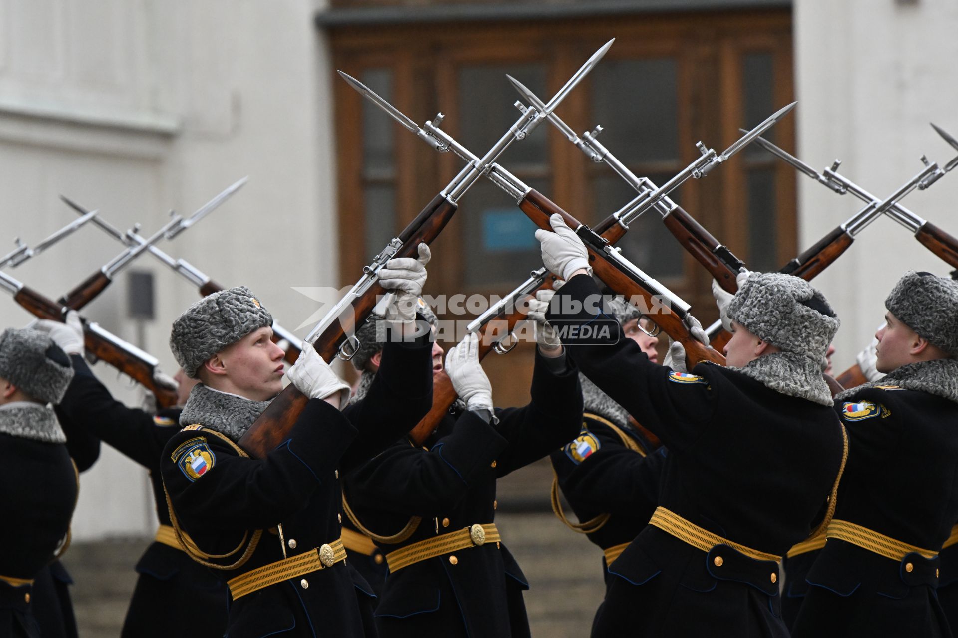 Церемония приведения к присяге военнослужащих Президентского полка на Соборной площади Кремля