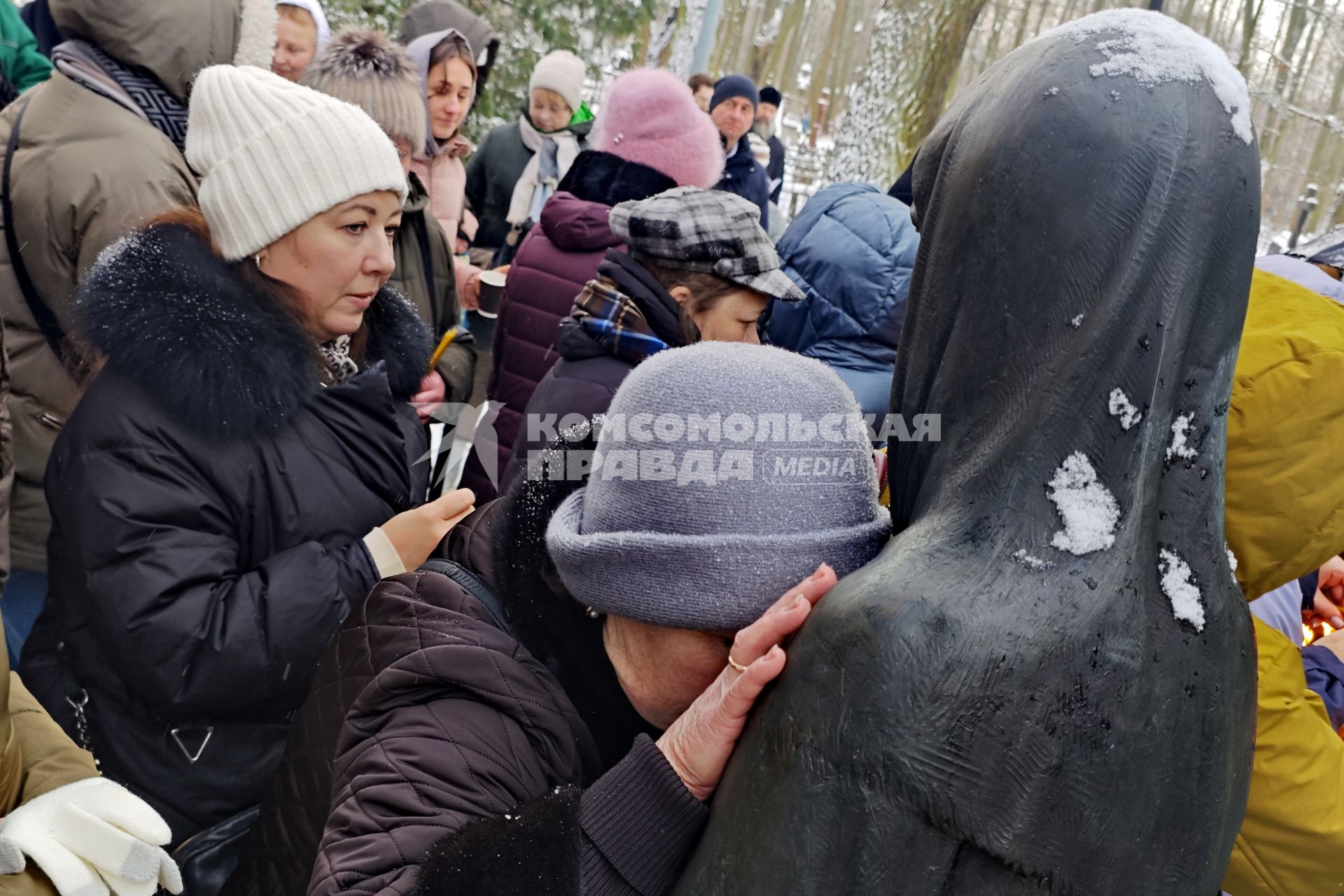 Верующие молятся день памяти Святой Блаженной Ксении Петербургской в Санкт-Петербурге