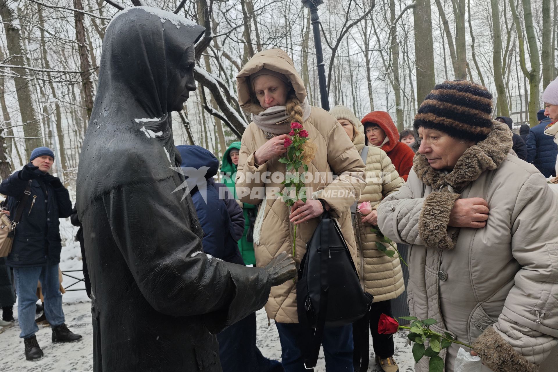 Верующие молятся день памяти Святой Блаженной Ксении Петербургской в Санкт-Петербурге