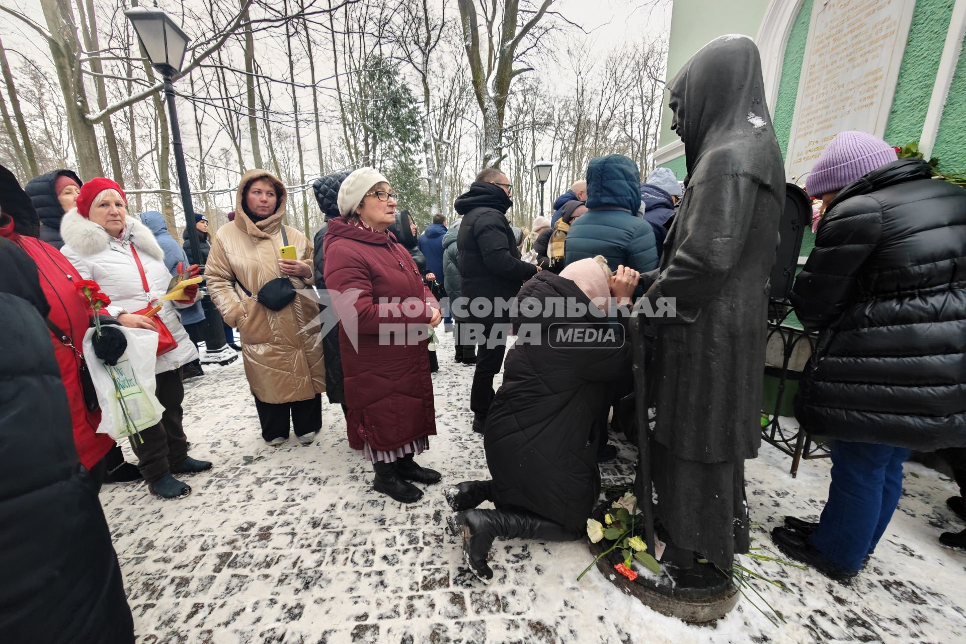 Верующие молятся день памяти Святой Блаженной Ксении Петербургской в Санкт-Петербурге