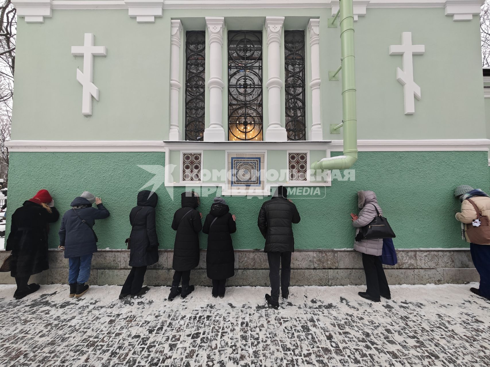 Верующие молятся день памяти Святой Блаженной Ксении Петербургской в Санкт-Петербурге