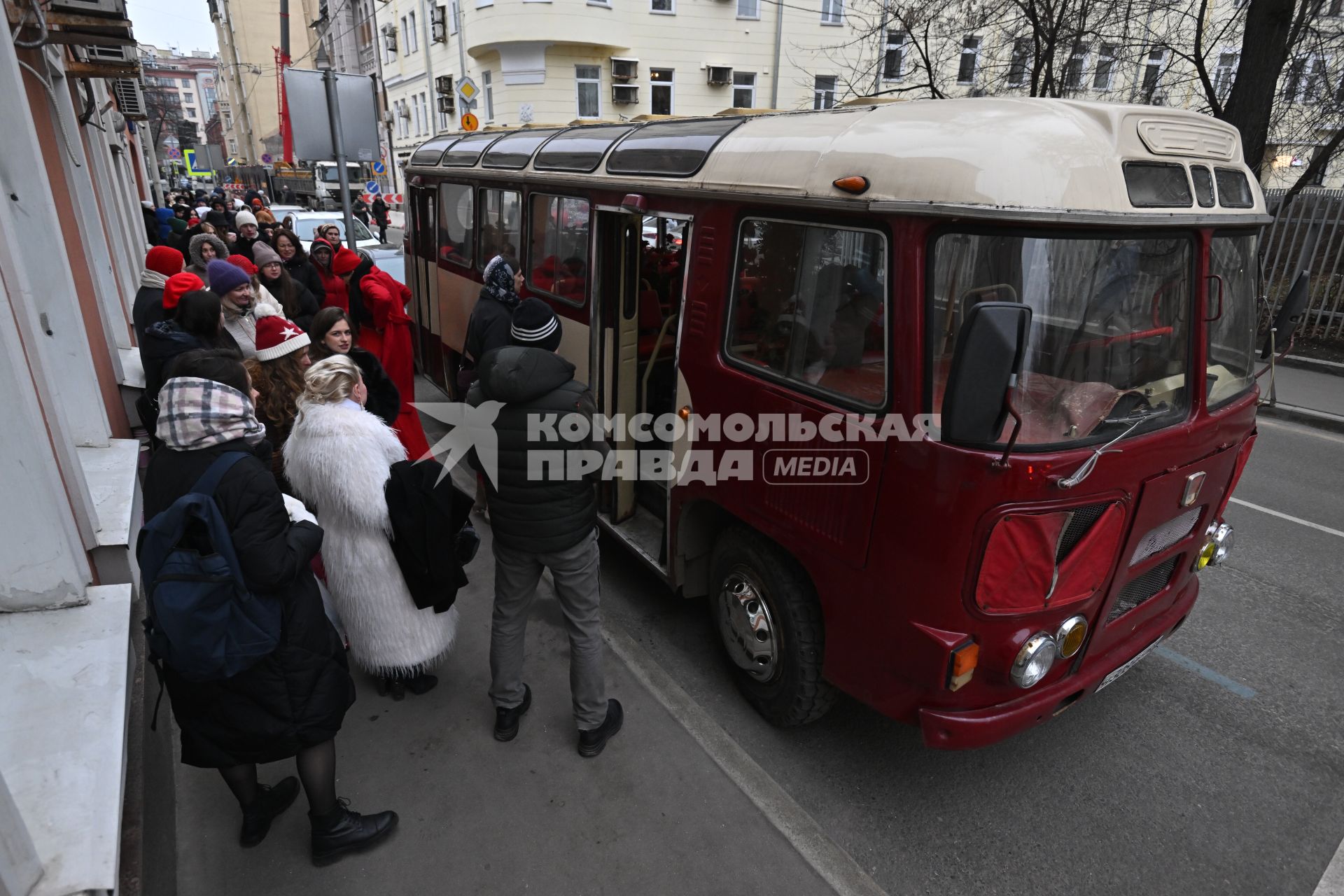 Автобус с розами в Москве