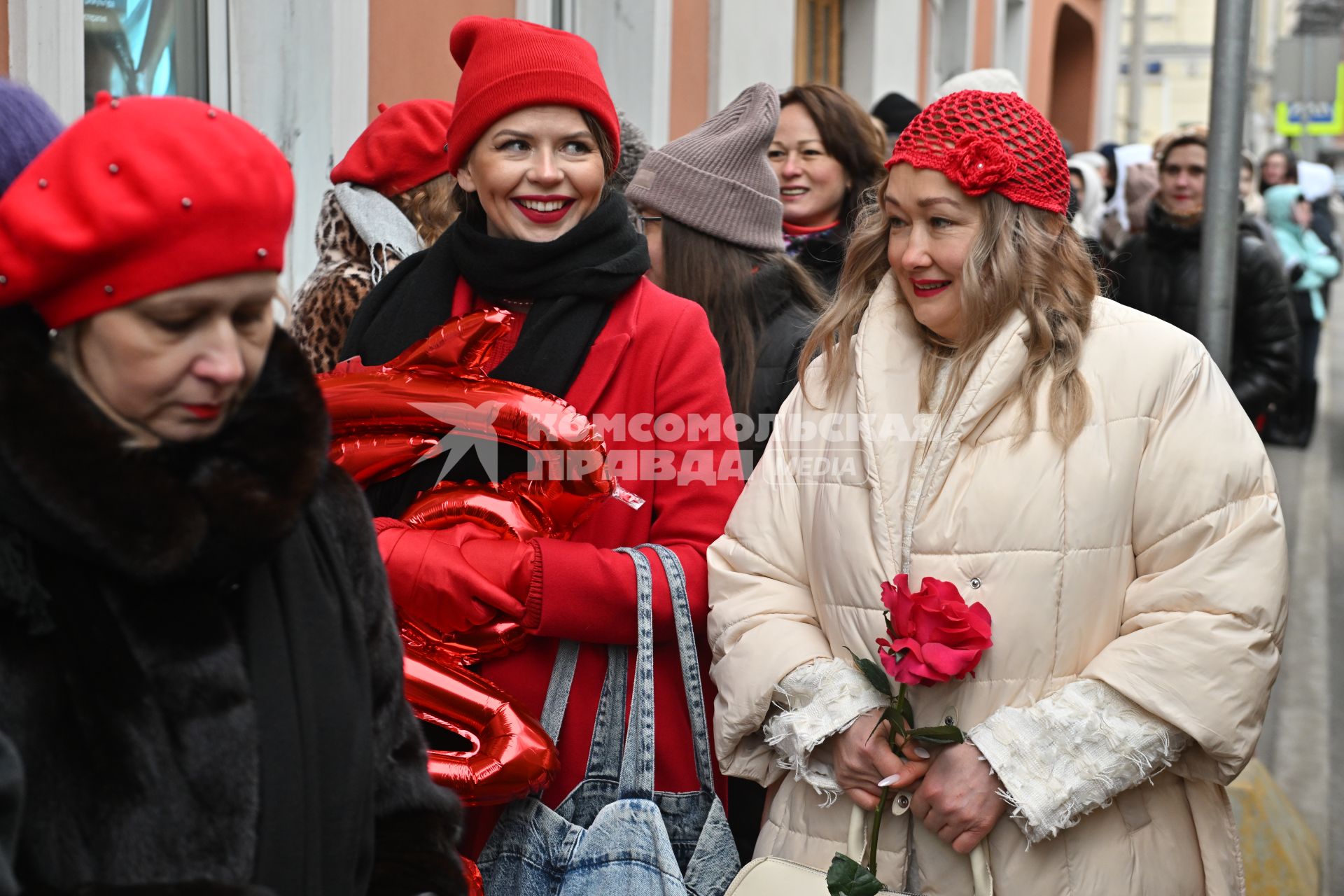 Автобус с розами в Москве