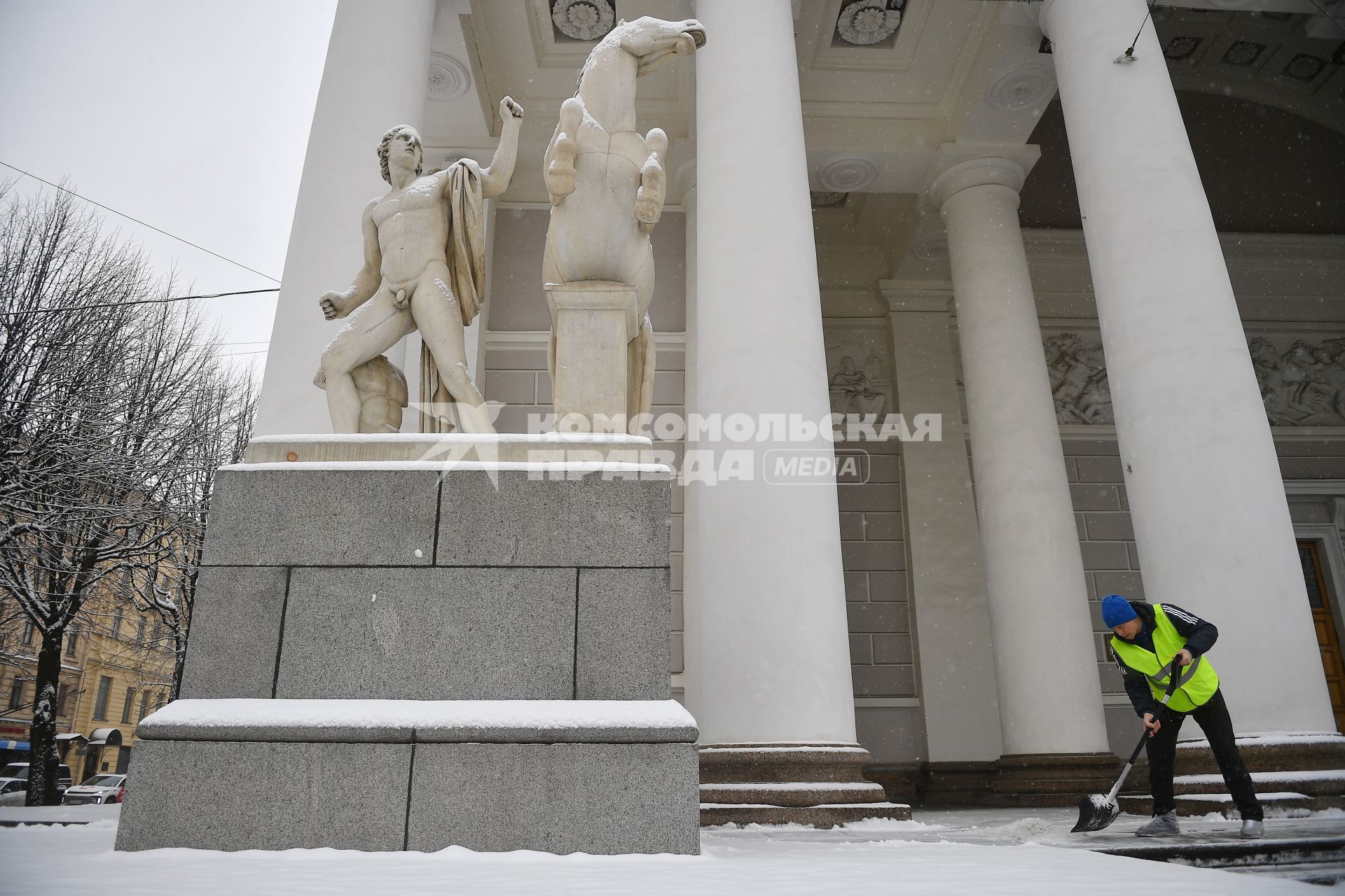 Зима вернулась в Петербург