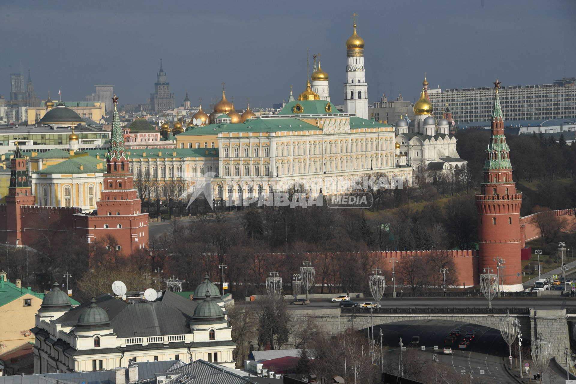 Виды Москвы со смотровой площадки Храма Христа Спасителя