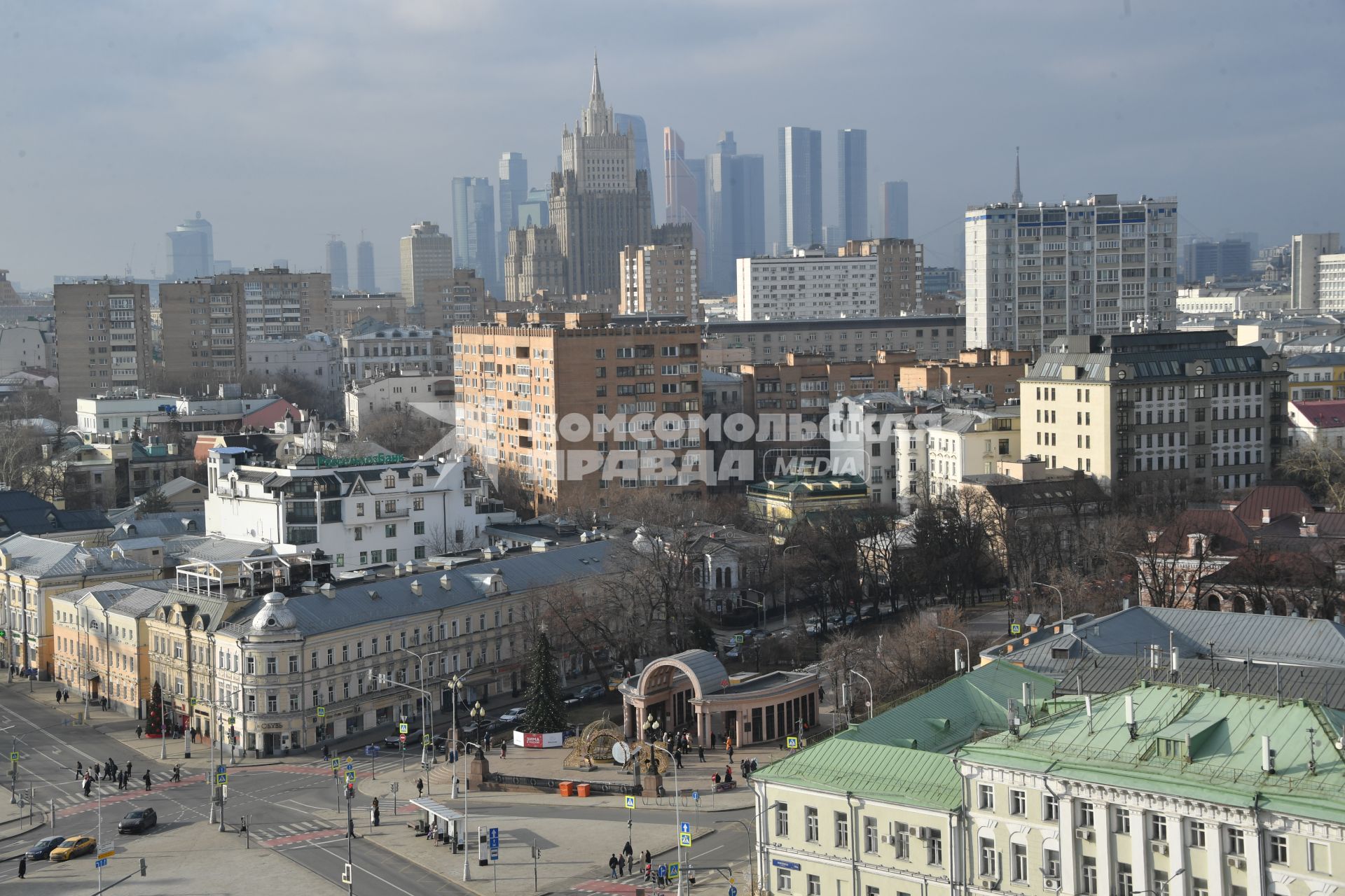 Виды Москвы со смотровой площадки Храма Христа Спасителя