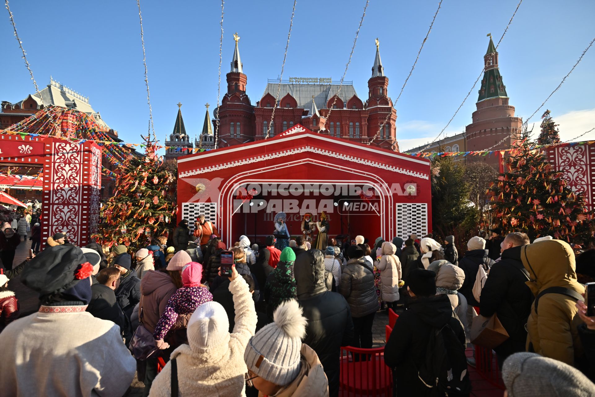 Празднование Масленицы на Манежной площади