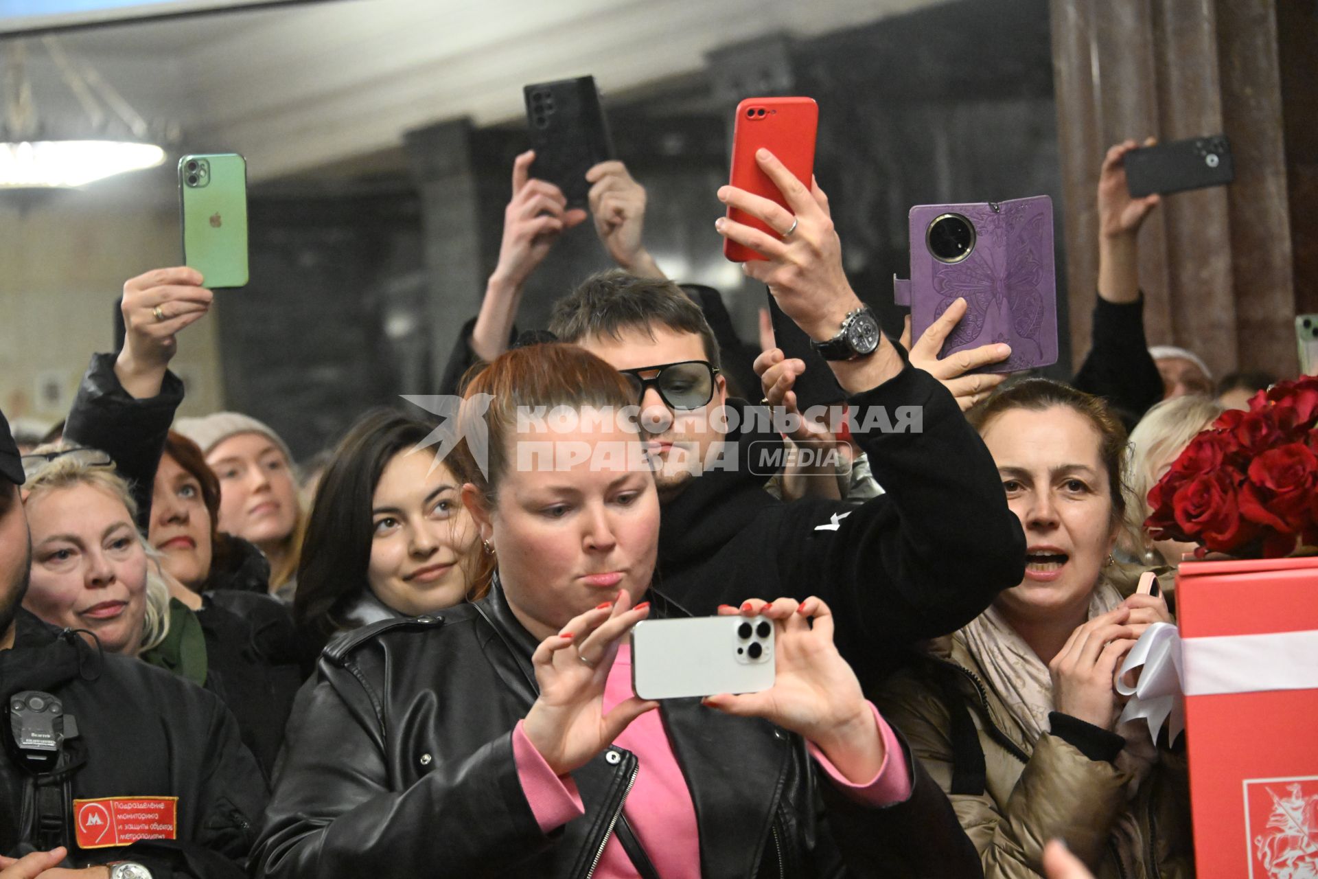 Концерт Люси Чеботиной на станции метро Курская