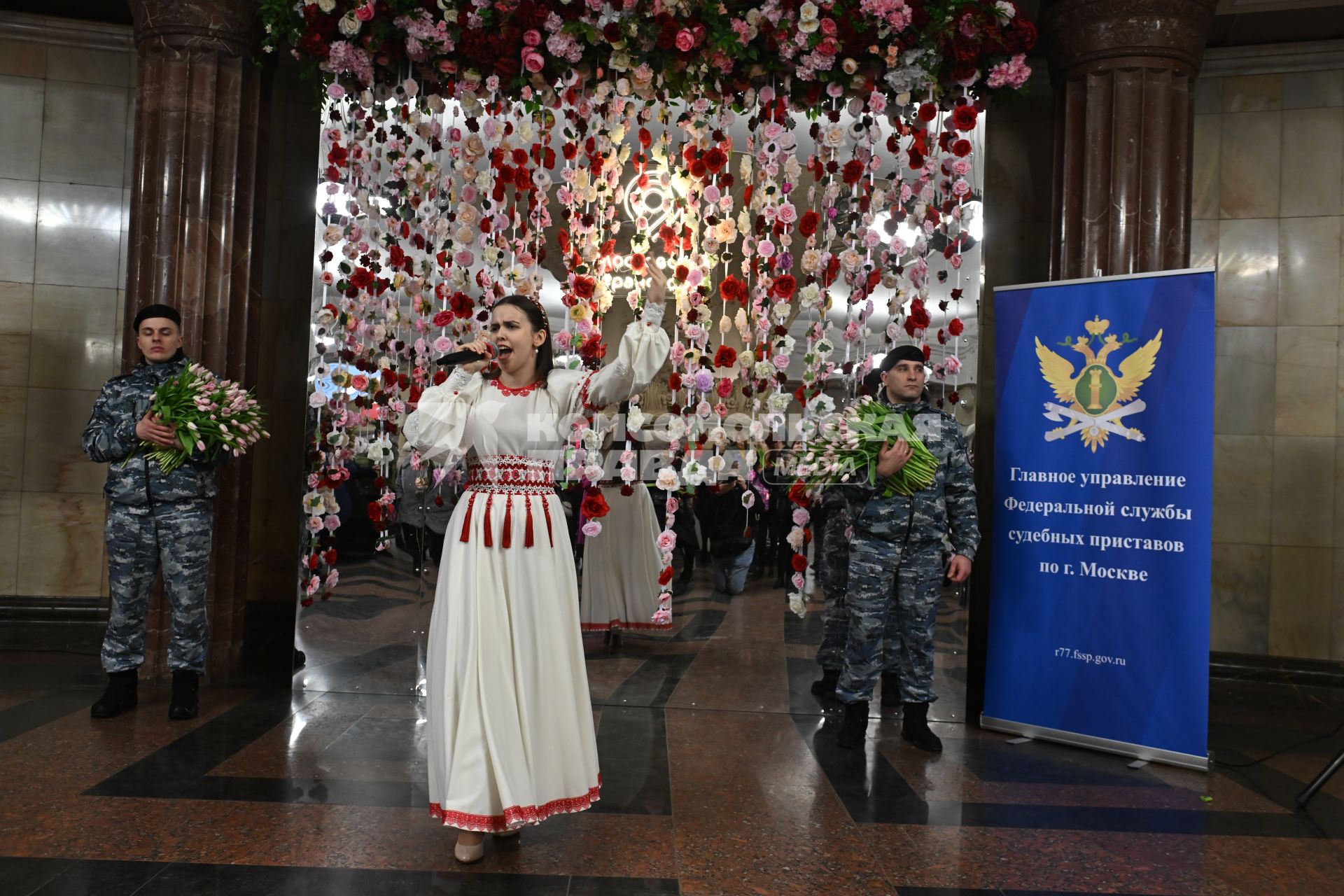 Ежегодная акция Вам, любимые\" на станции метро \"Курская\"