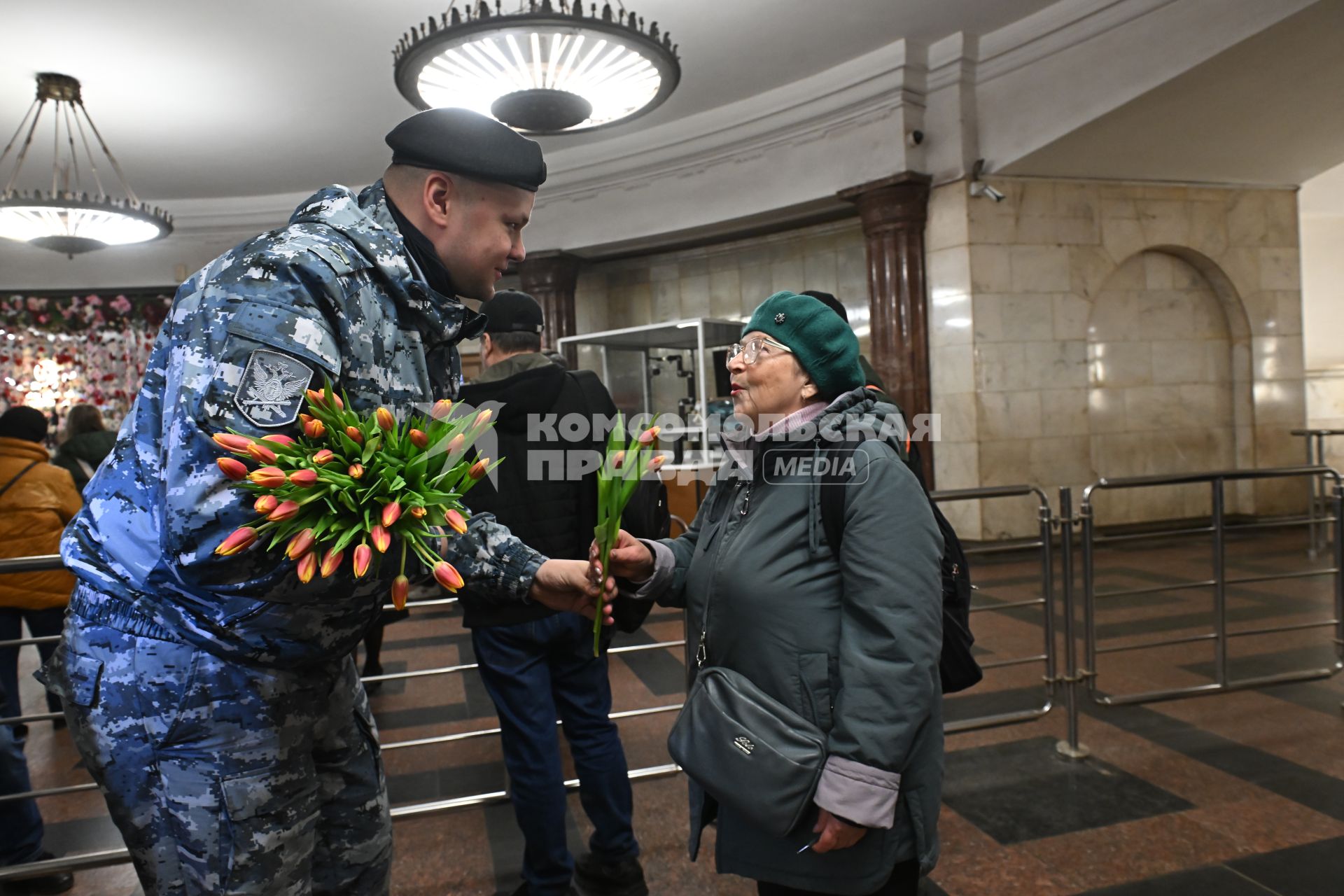 Ежегодная акция Вам, любимые\" на станции метро \"Курская\"