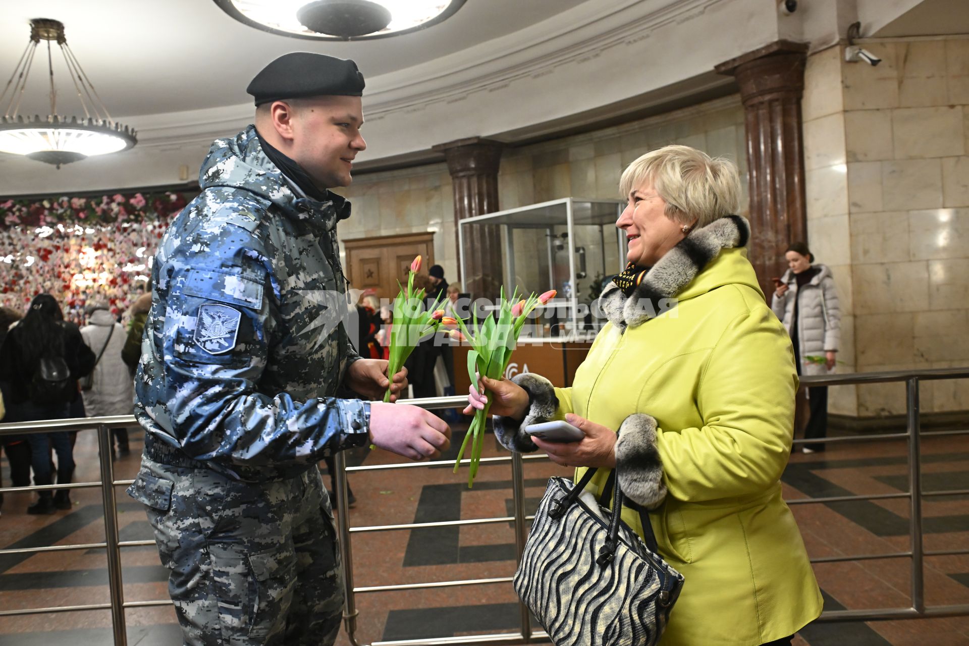 Ежегодная акция Вам, любимые\" на станции метро \"Курская\"