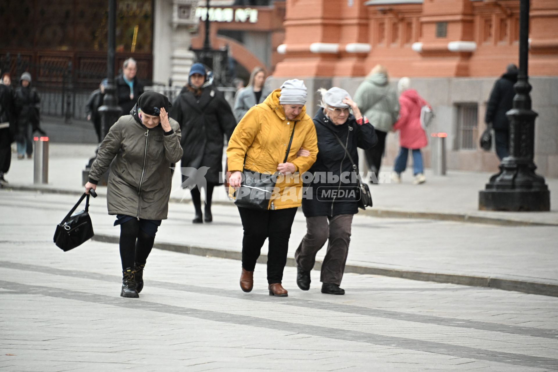 Сильный ветер в Москве