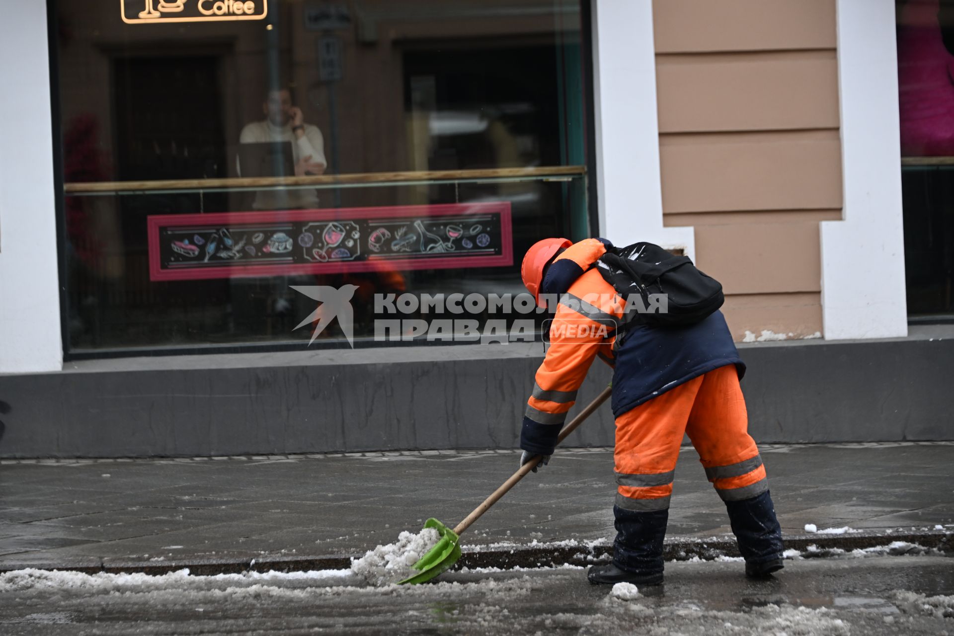 В Москве выпал снег