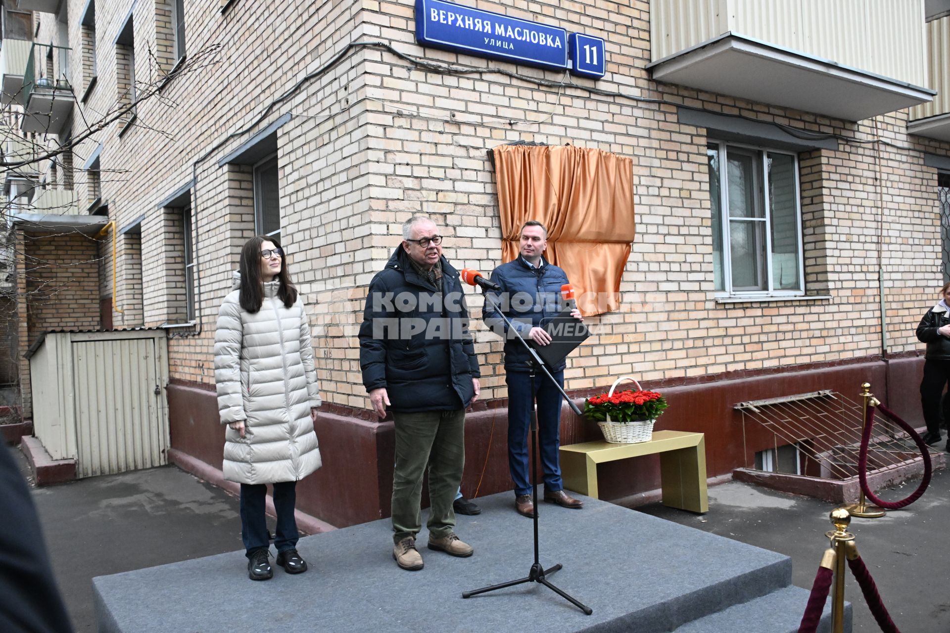 Открытие мемориальной доски журналисту Василию Пескову