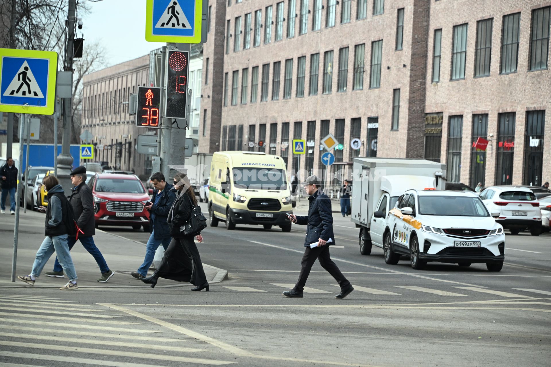 Дорожные знаки на улицах города