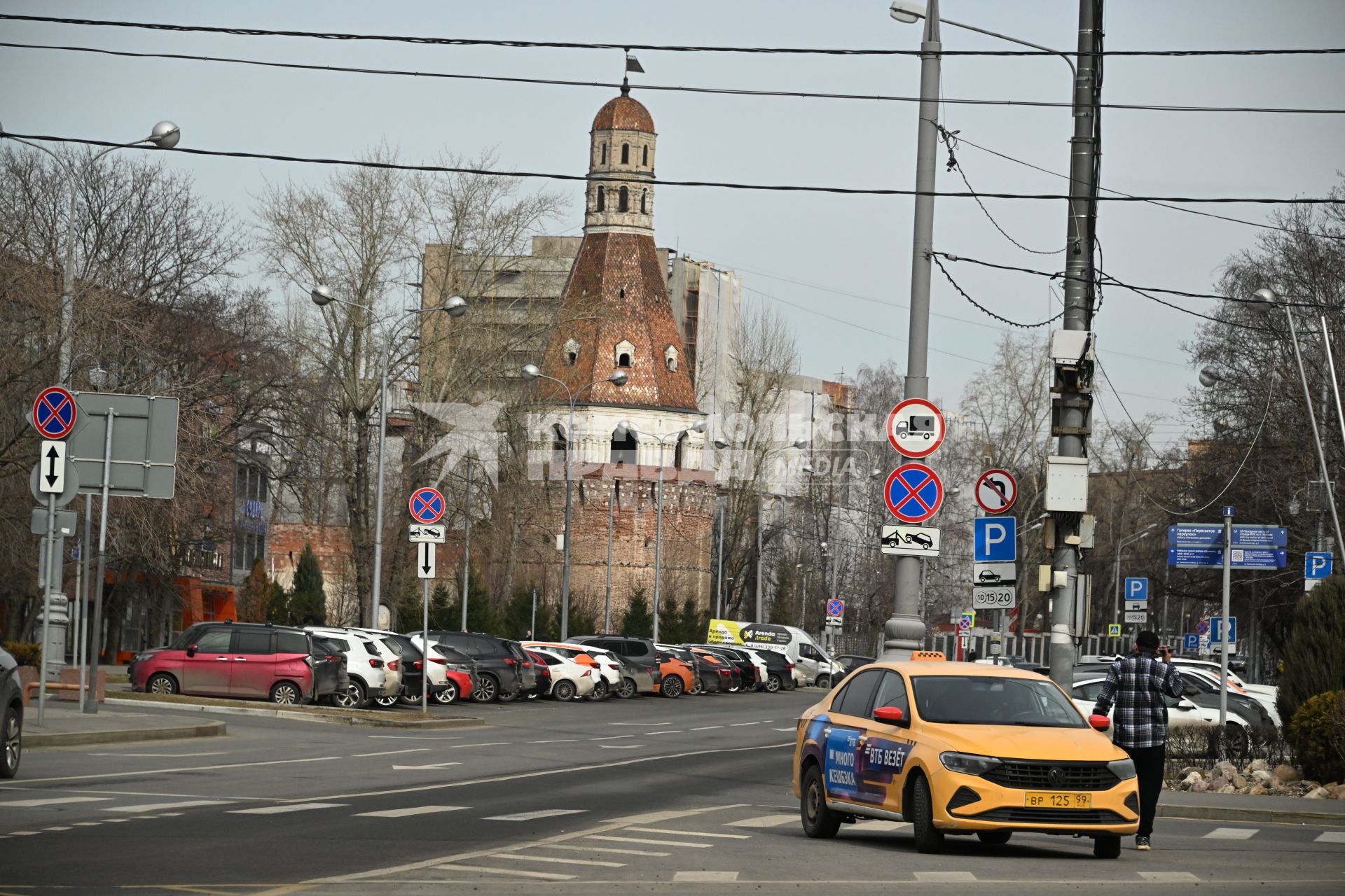 Дорожные знаки на улицах города